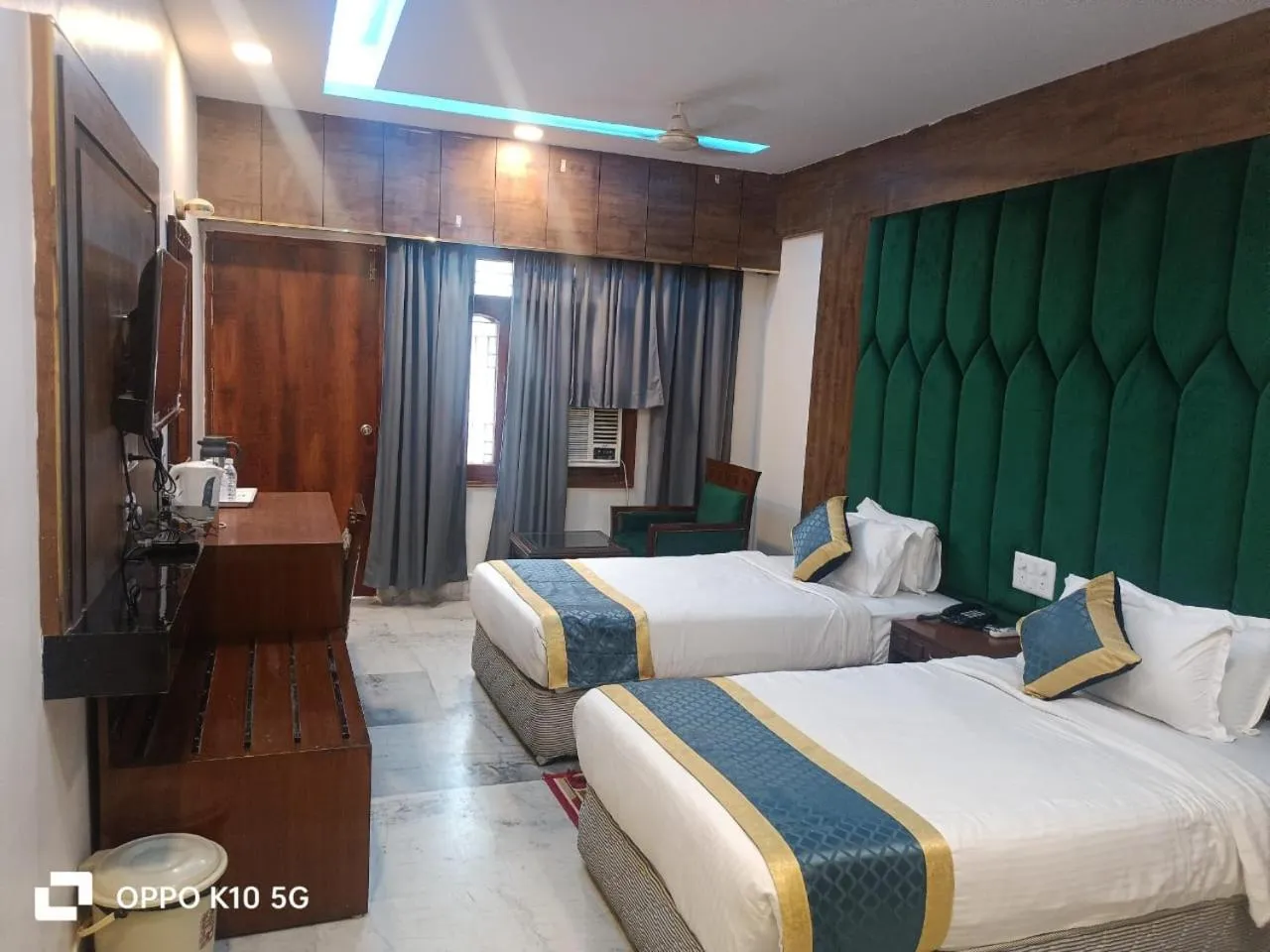 Bed in Hotel Taj Darbar