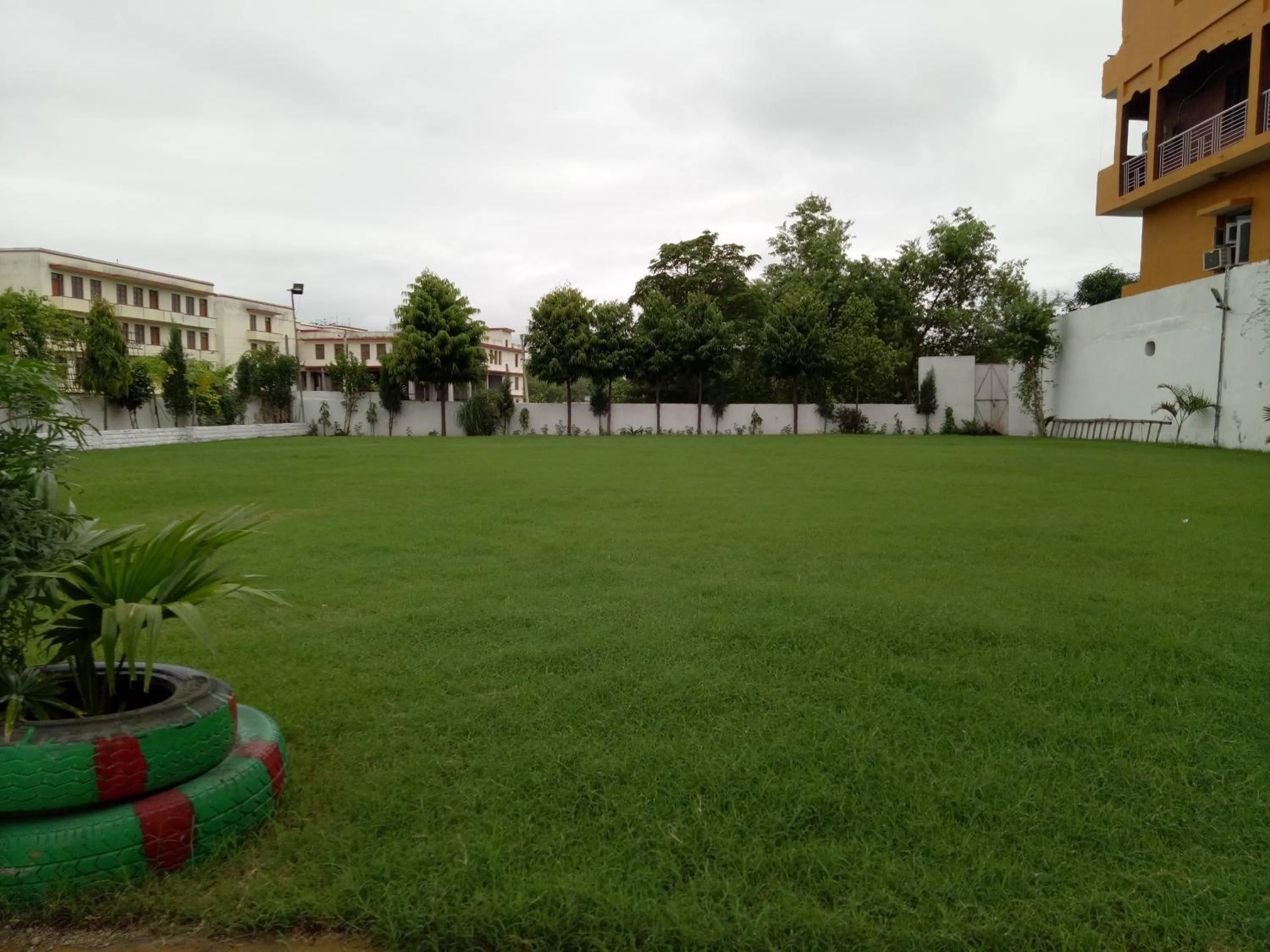 Garden view in Hotel Taj Darbar