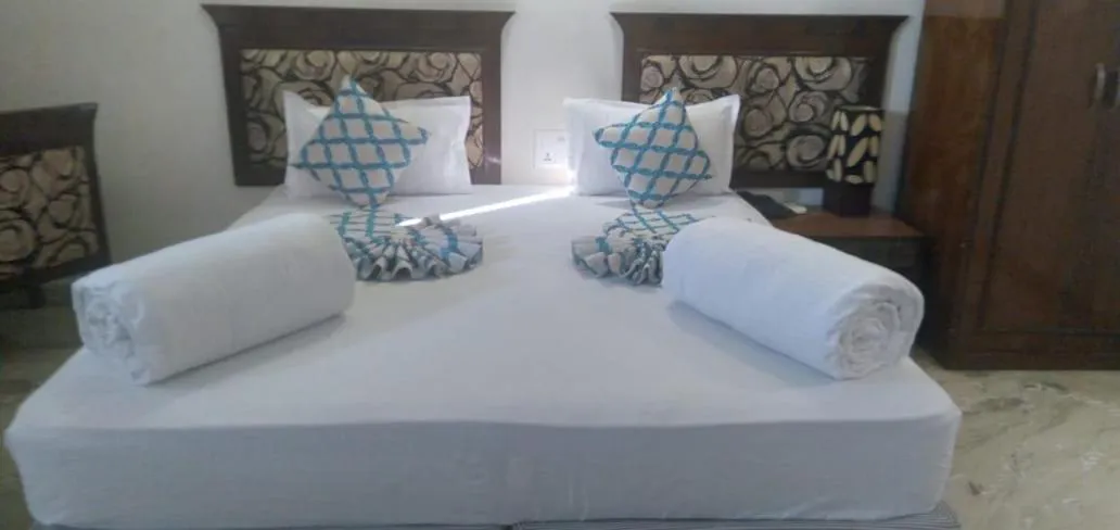 Bed in Hotel Taj Darbar