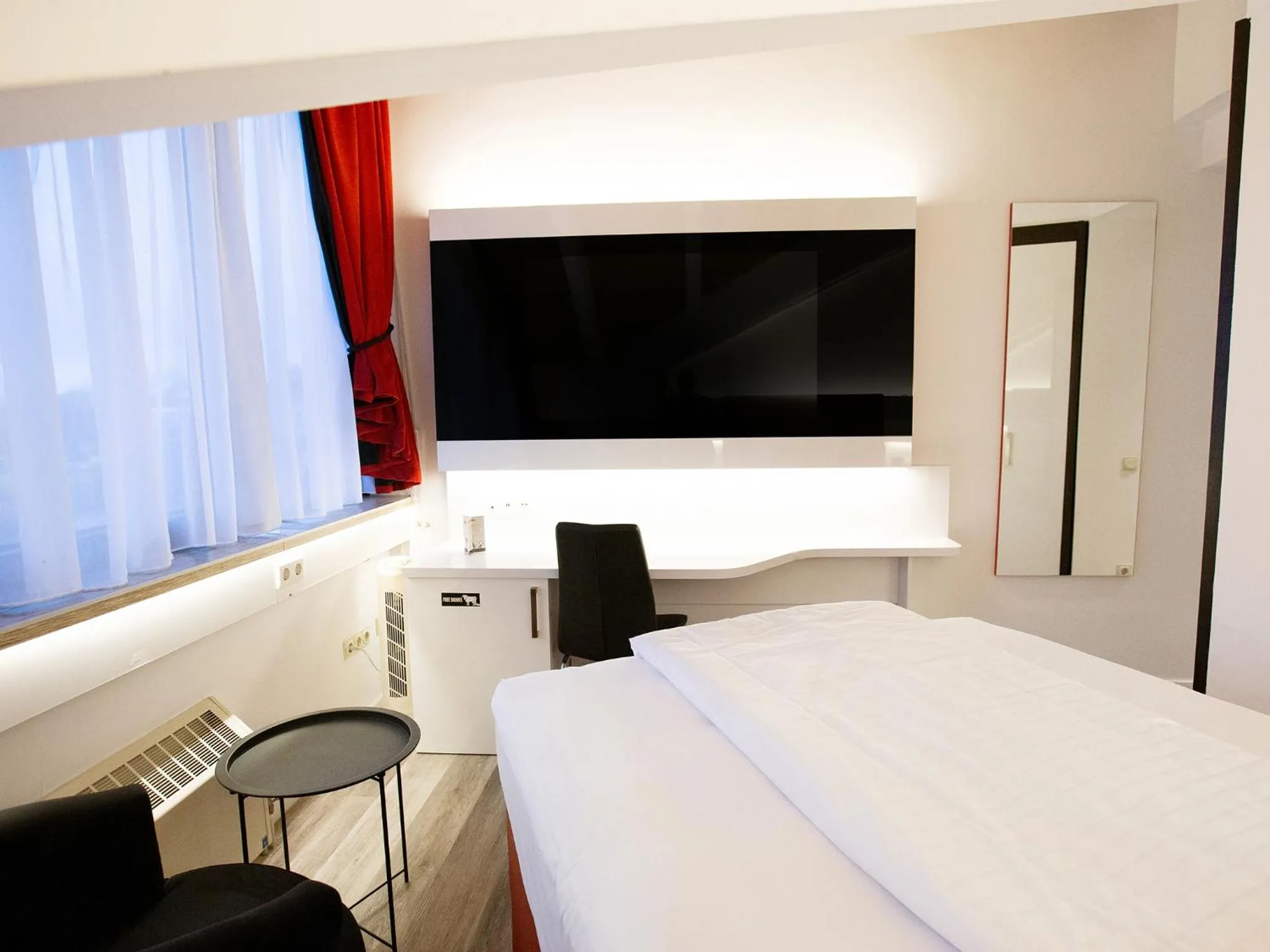 Photo of the whole room, Bed in DORMERO Hotel Düsseldorf