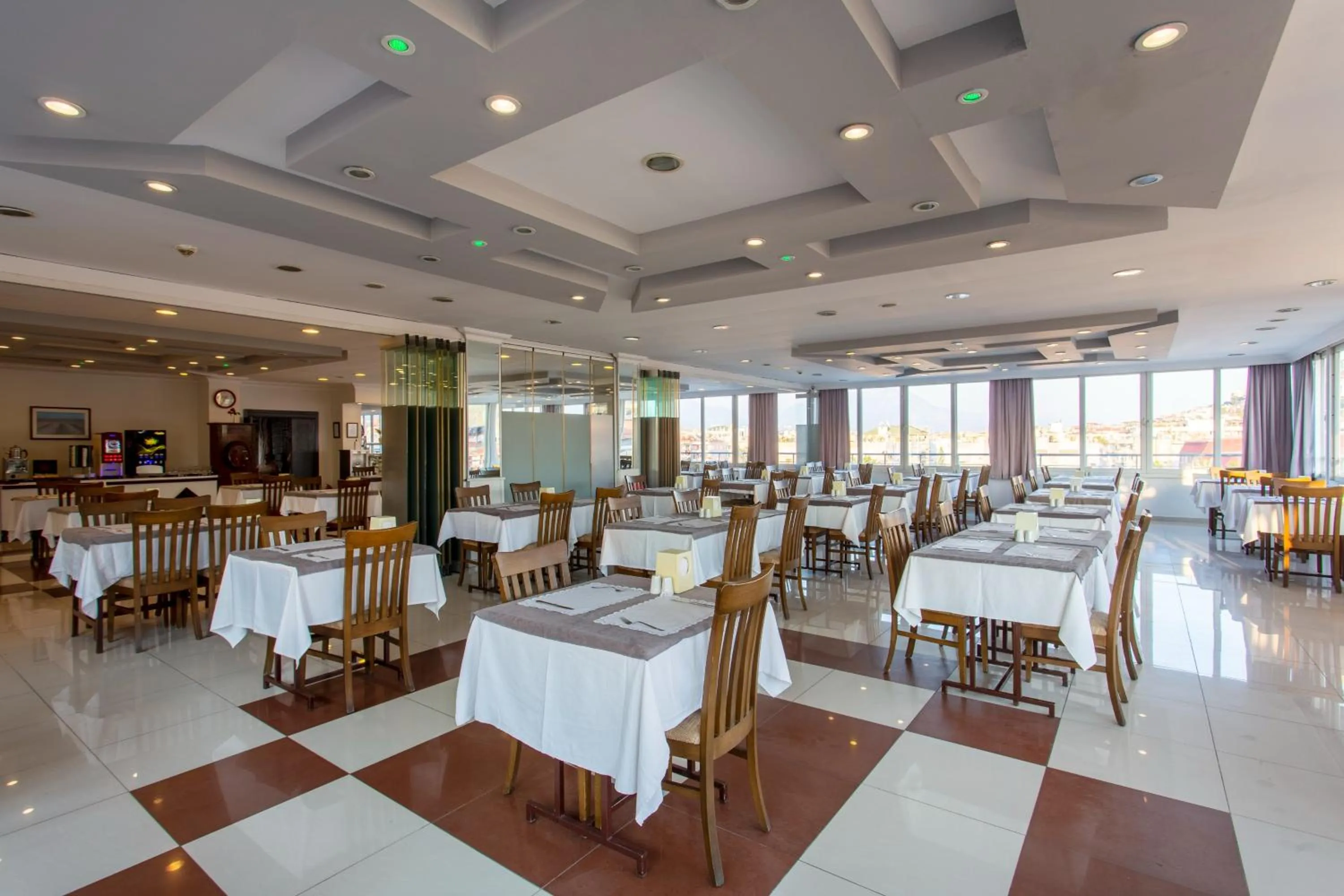 Restaurant/places to eat in Aslan Sand & City Hotel