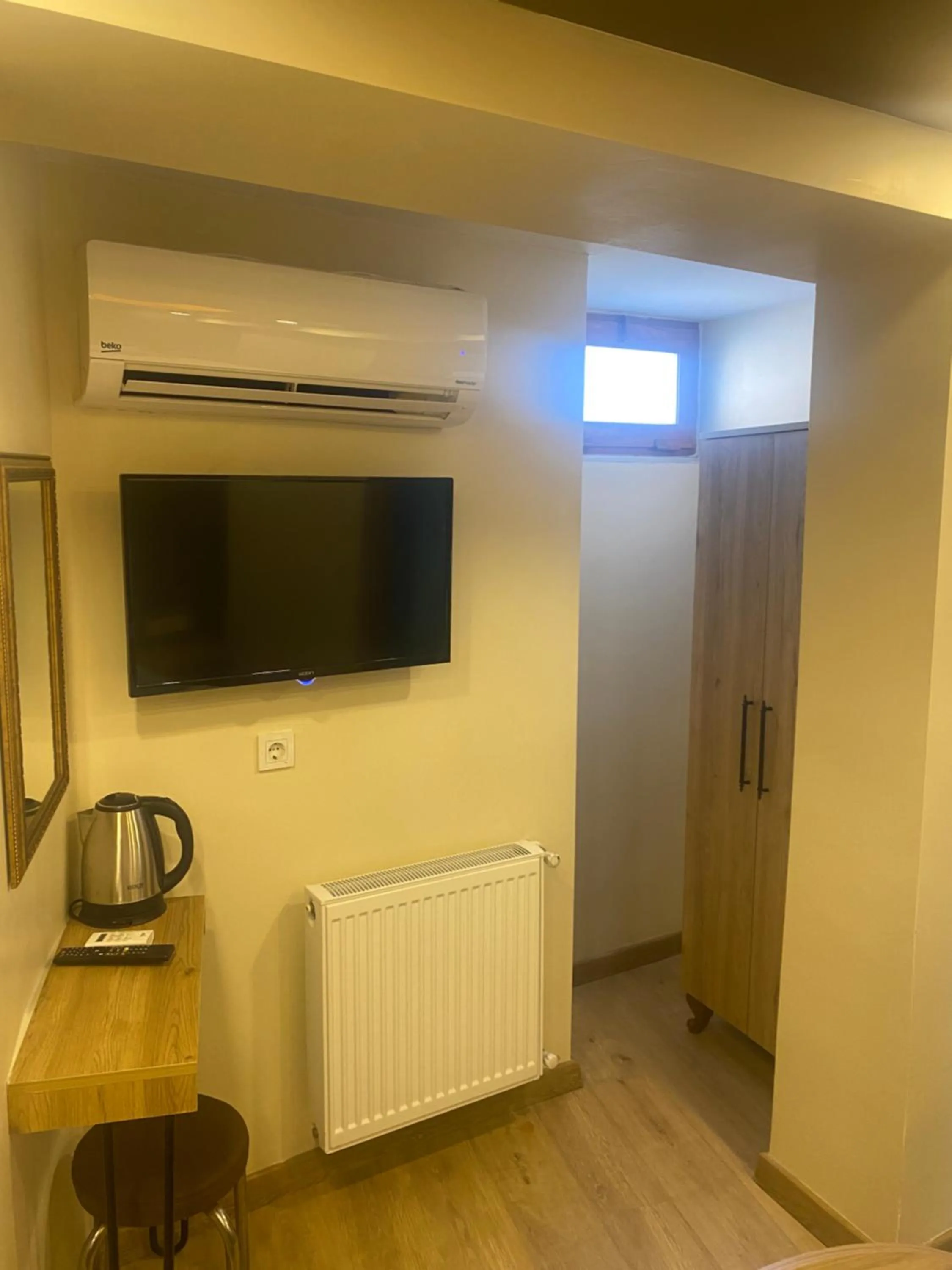 TV and multimedia in Golden Sail Hotel Old City