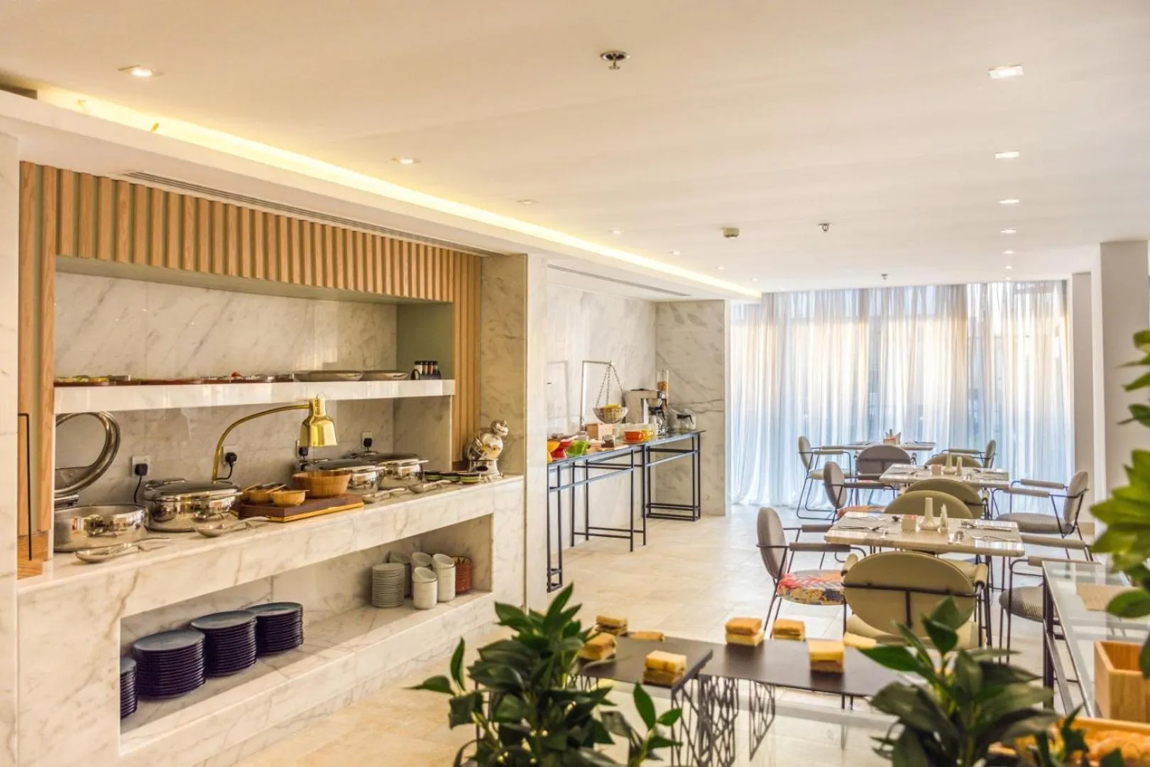 Restaurant/places to eat in Ewaa Express Hotel - Al Rawda