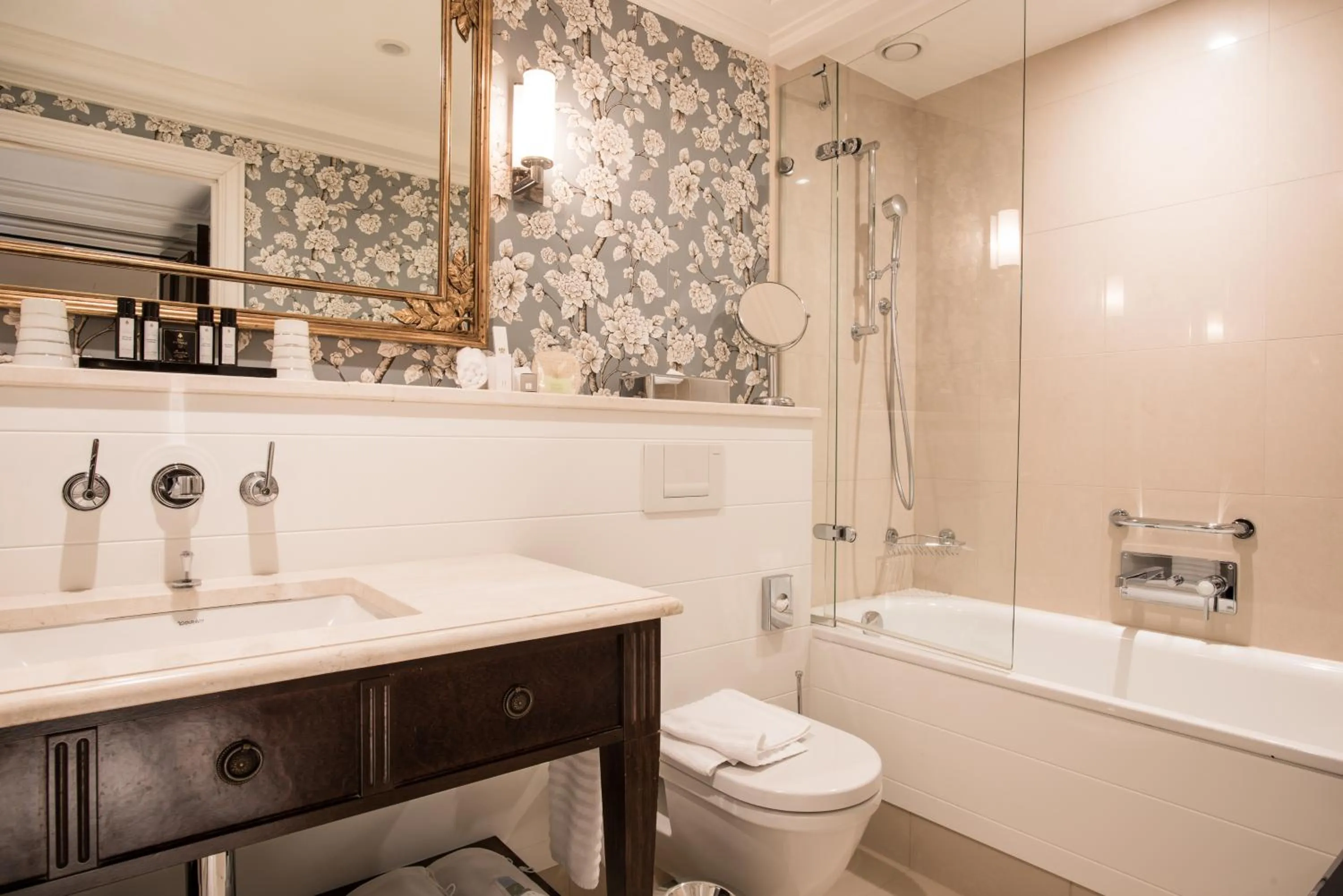 Bathroom in Grand Hotel du Lac - Relais & Châteaux