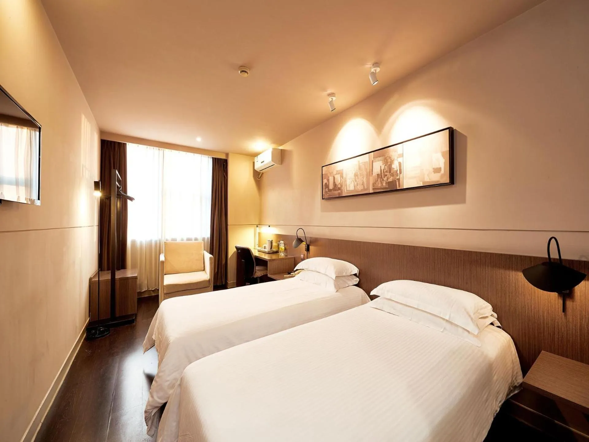 Bed in Jinjiang Inn Select Shanghai Hongqiao Hub Jiangqiao Wanda Plaza