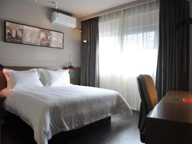 Bed in Jinjiang Inn Select Xuzhou High-speed Railway Huaihai Huanqiugang Branch