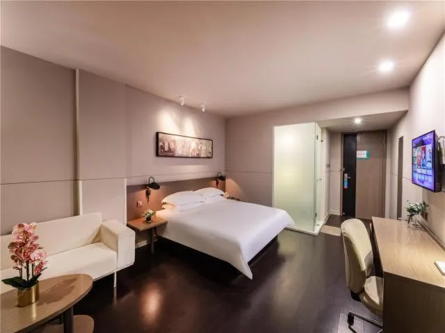 Bed in JinJiang InnSelect Suzhou Shengze Shunhuxilu Hotel