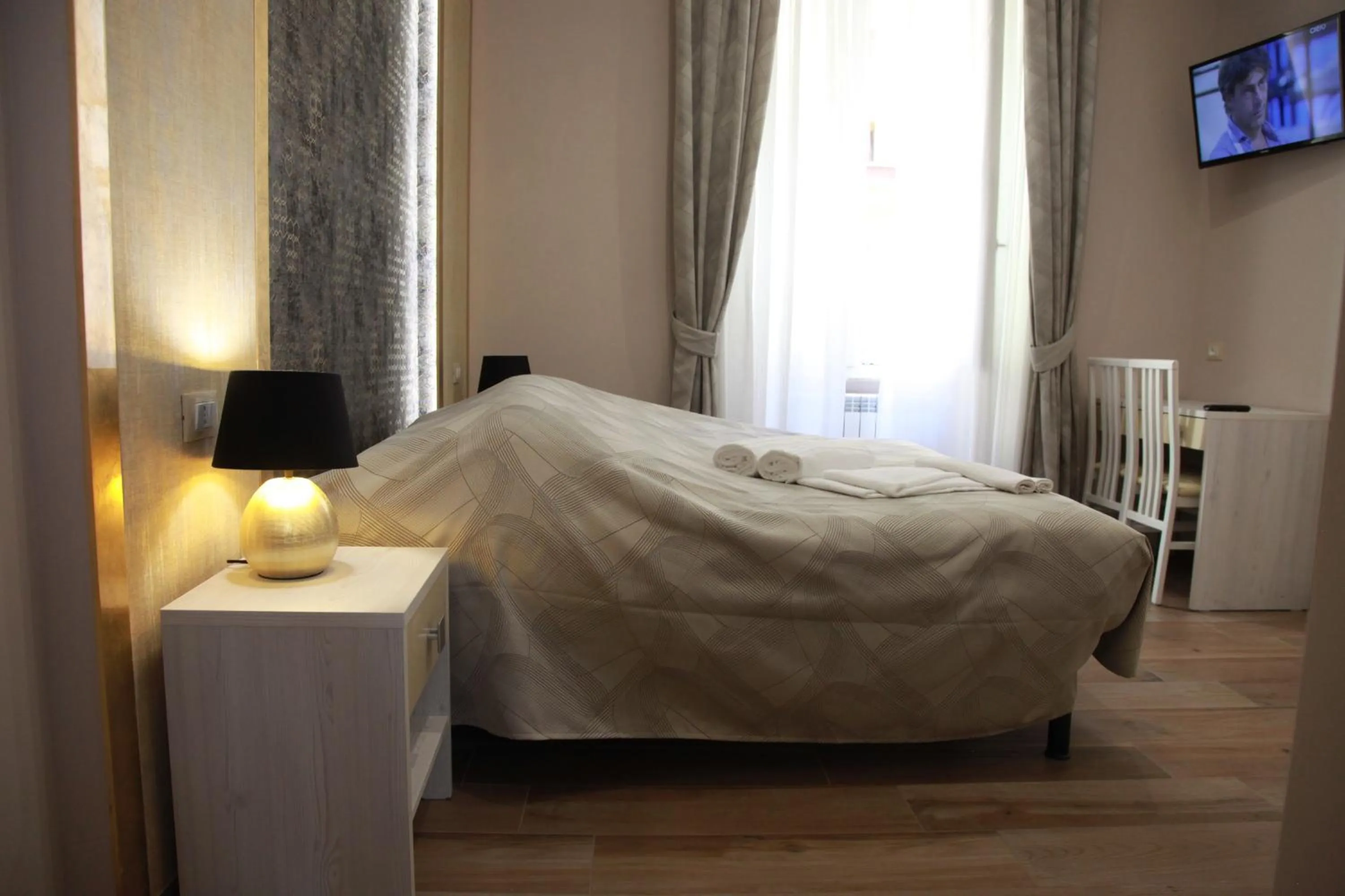 Photo of the whole room, Bed in Hotelier 51