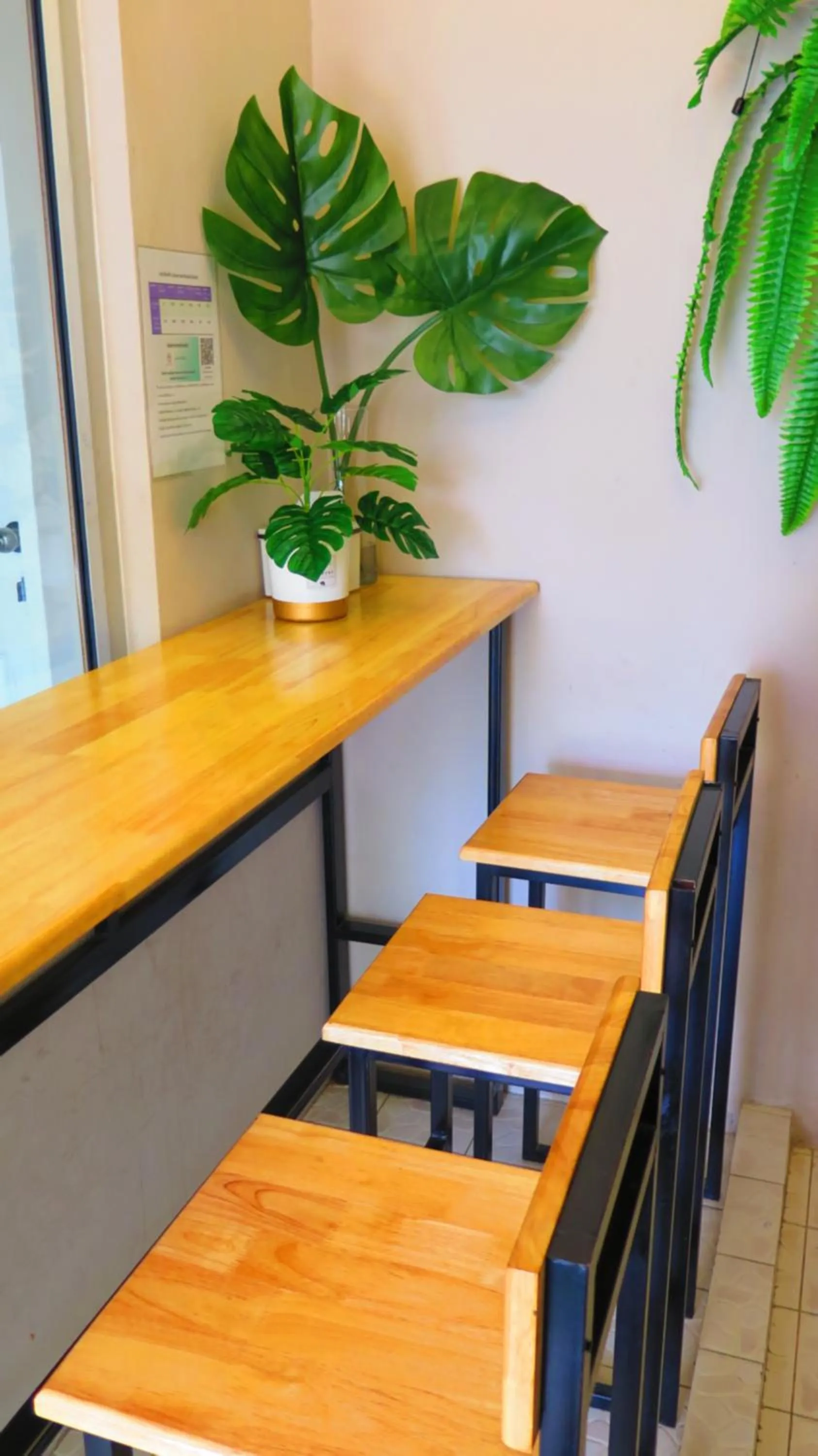 Restaurant/places to eat in Pranot Apartment & Spa