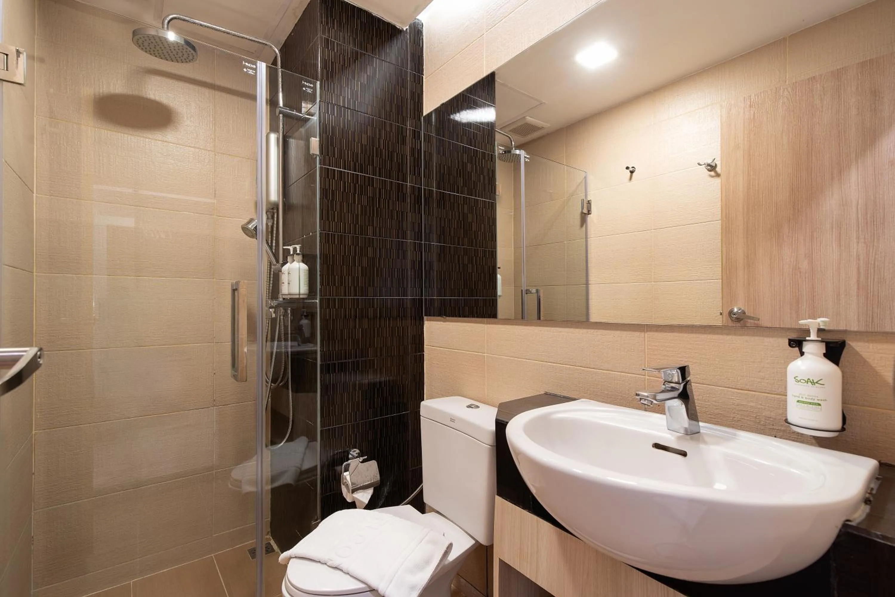 Shower in Amanah Bangkok Hotel