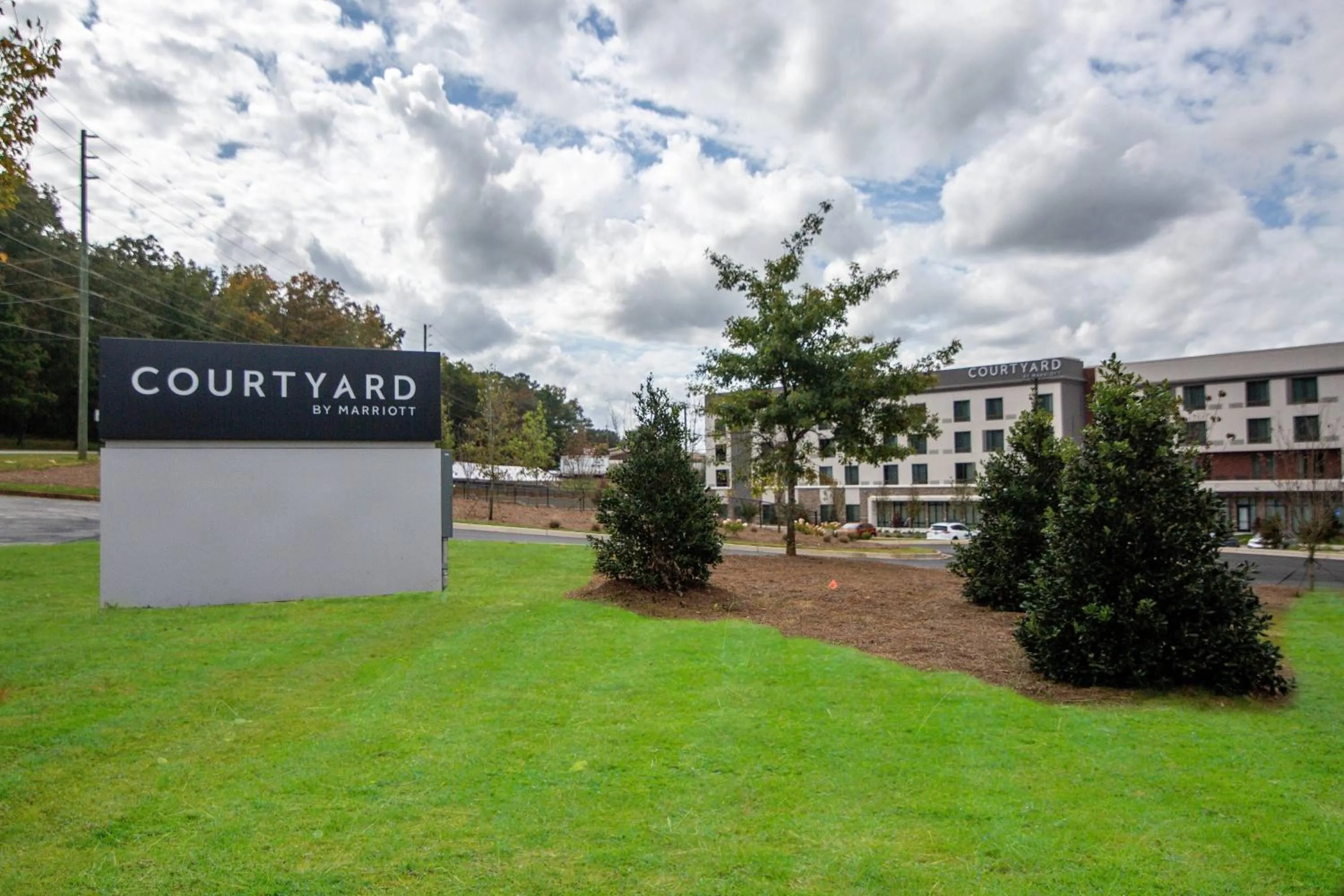 Property building in Courtyard by Marriott Cartersville
