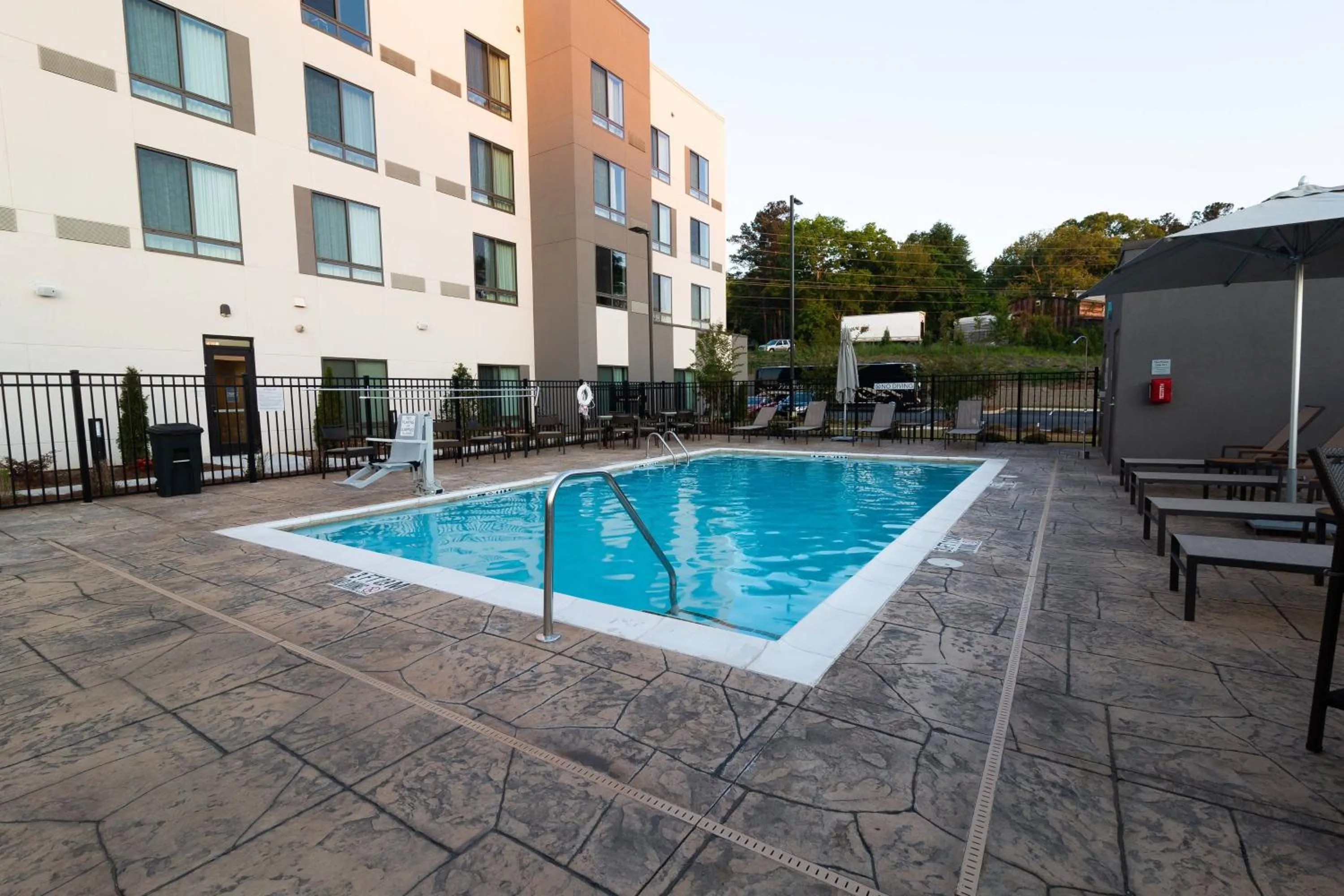 Swimming pool in Courtyard by Marriott Cartersville