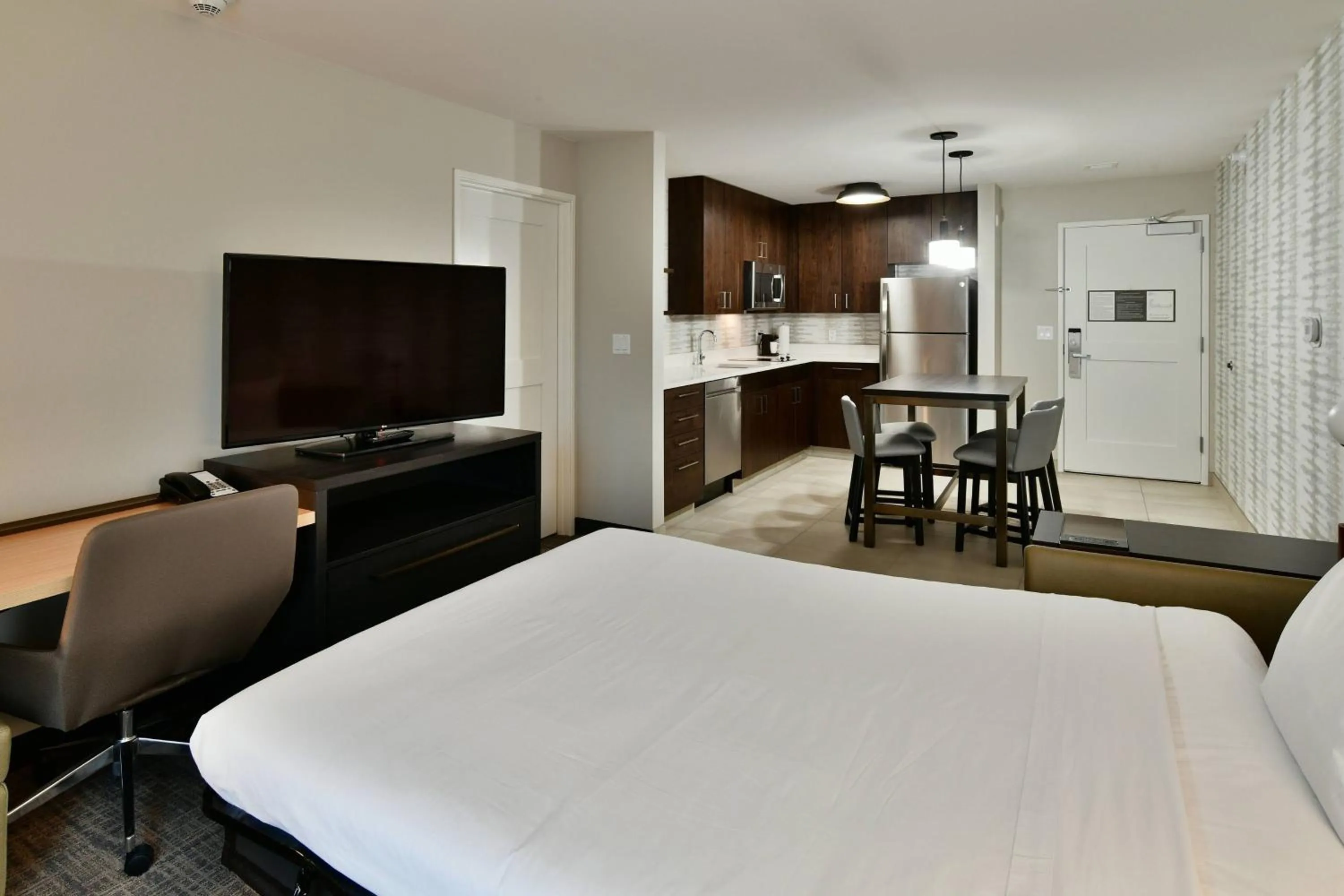 Bedroom, Bed in Residence Inn by Marriott Eau Claire
