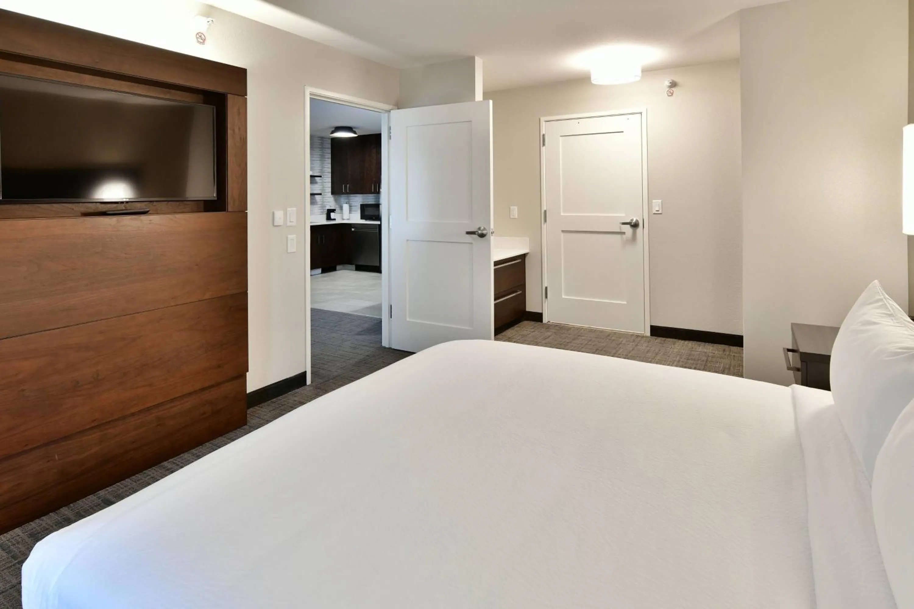 Bedroom, Bed in Residence Inn by Marriott Eau Claire