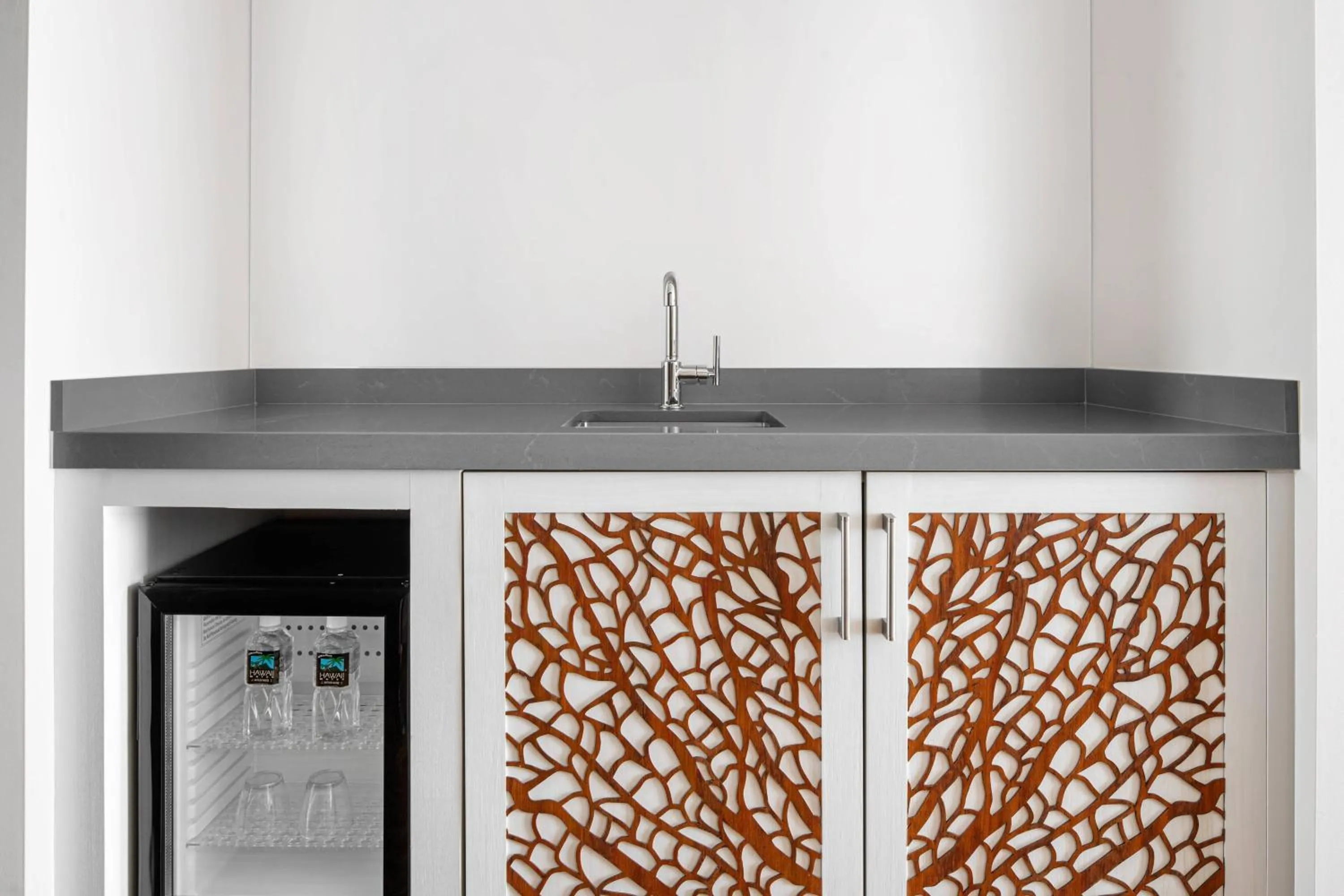 Lounge or bar in AC Hotel by Marriott Maui Wailea