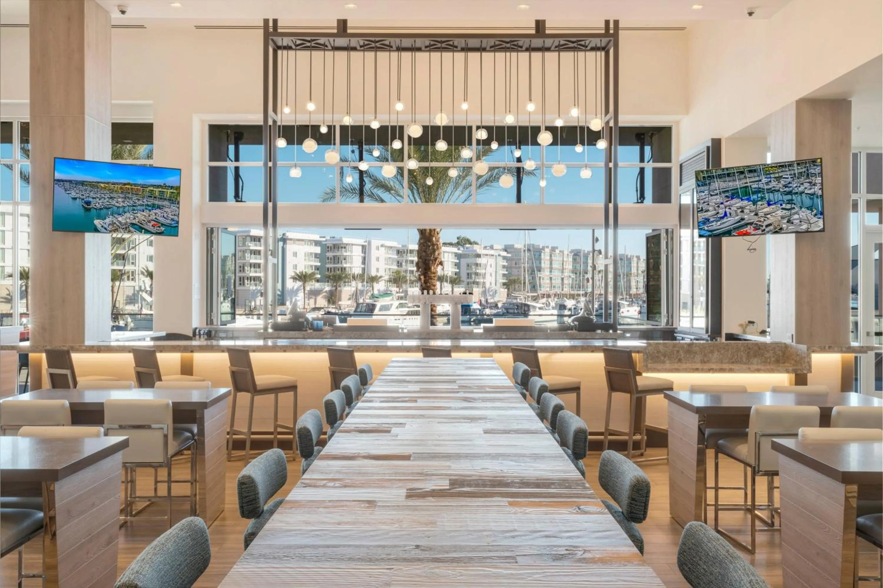Lounge or bar in Courtyard by Marriott Marina del Rey