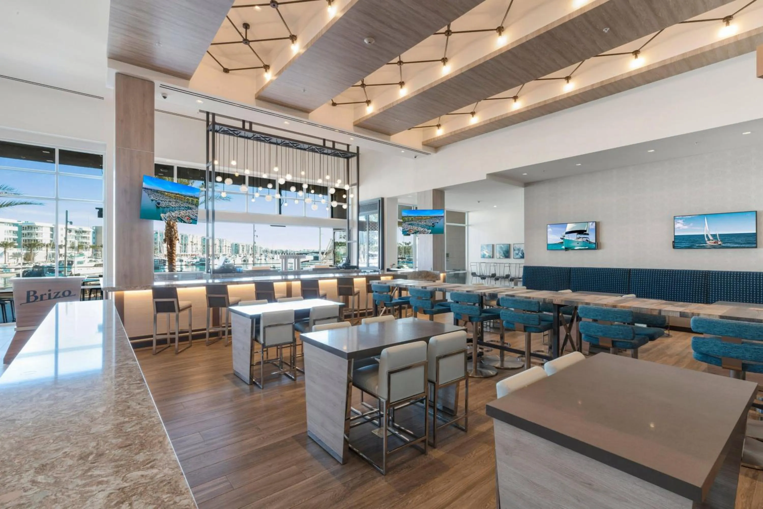 Lounge or bar in Courtyard by Marriott Marina del Rey