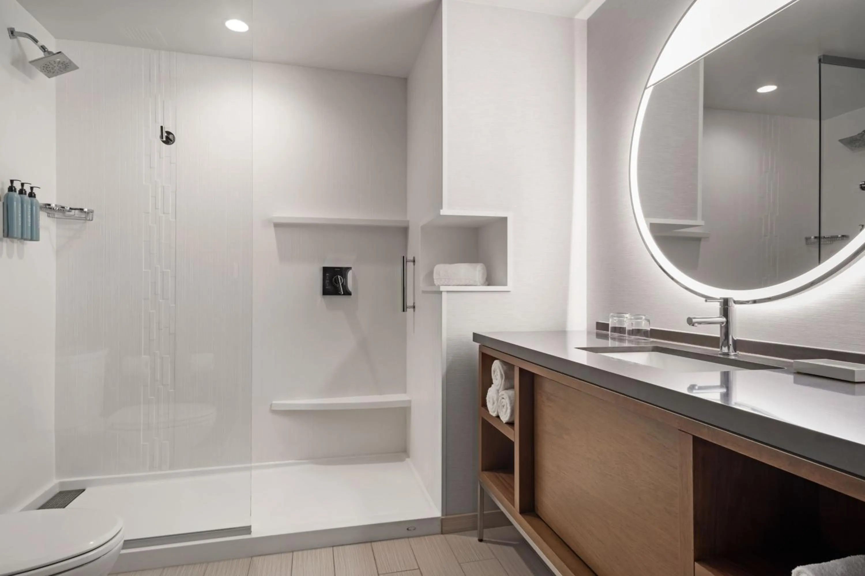 Bathroom in Courtyard by Marriott Marina del Rey