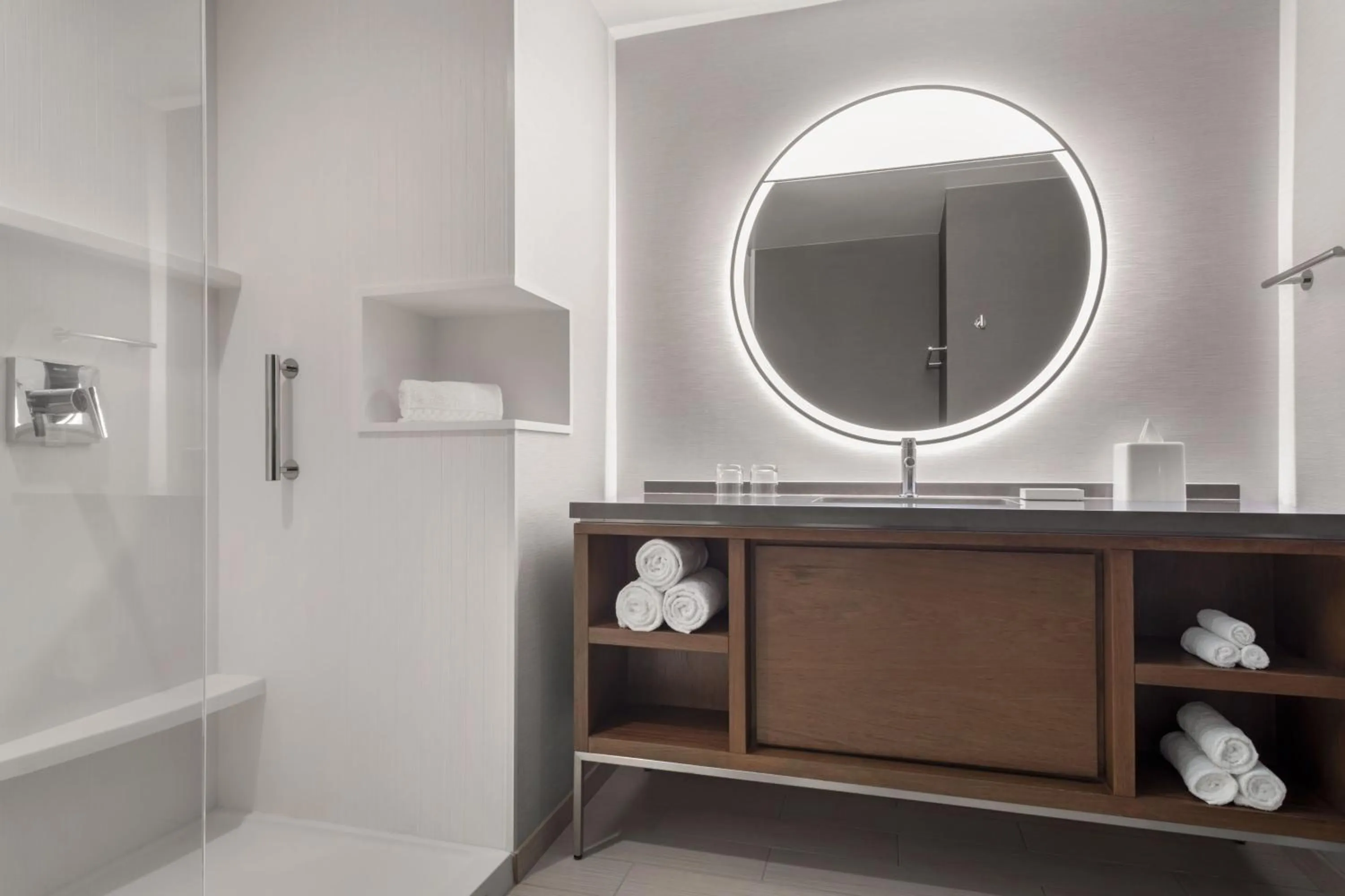 Bathroom in Courtyard by Marriott Marina del Rey