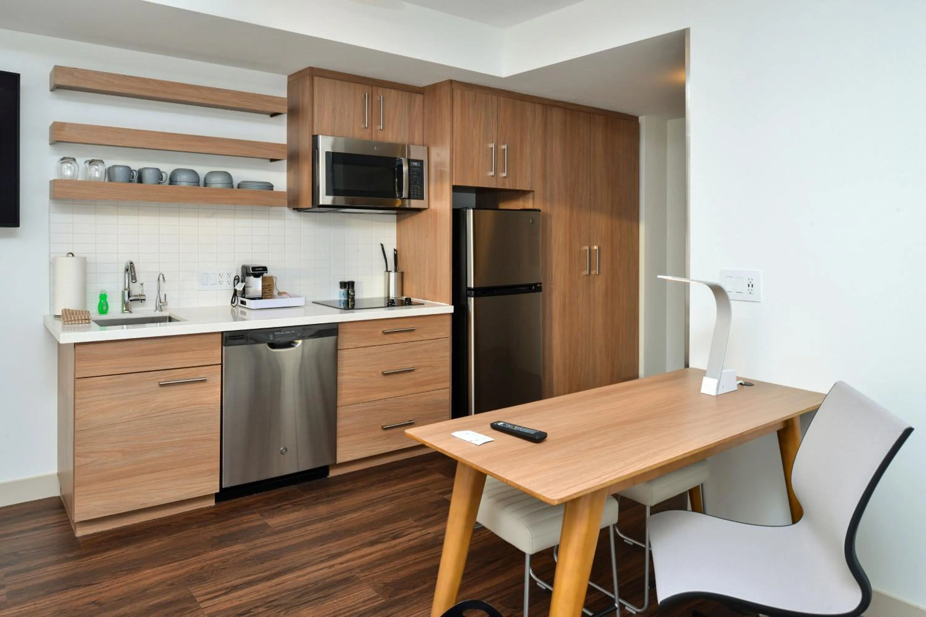 Kitchen or kitchenette in Element North Kansas City