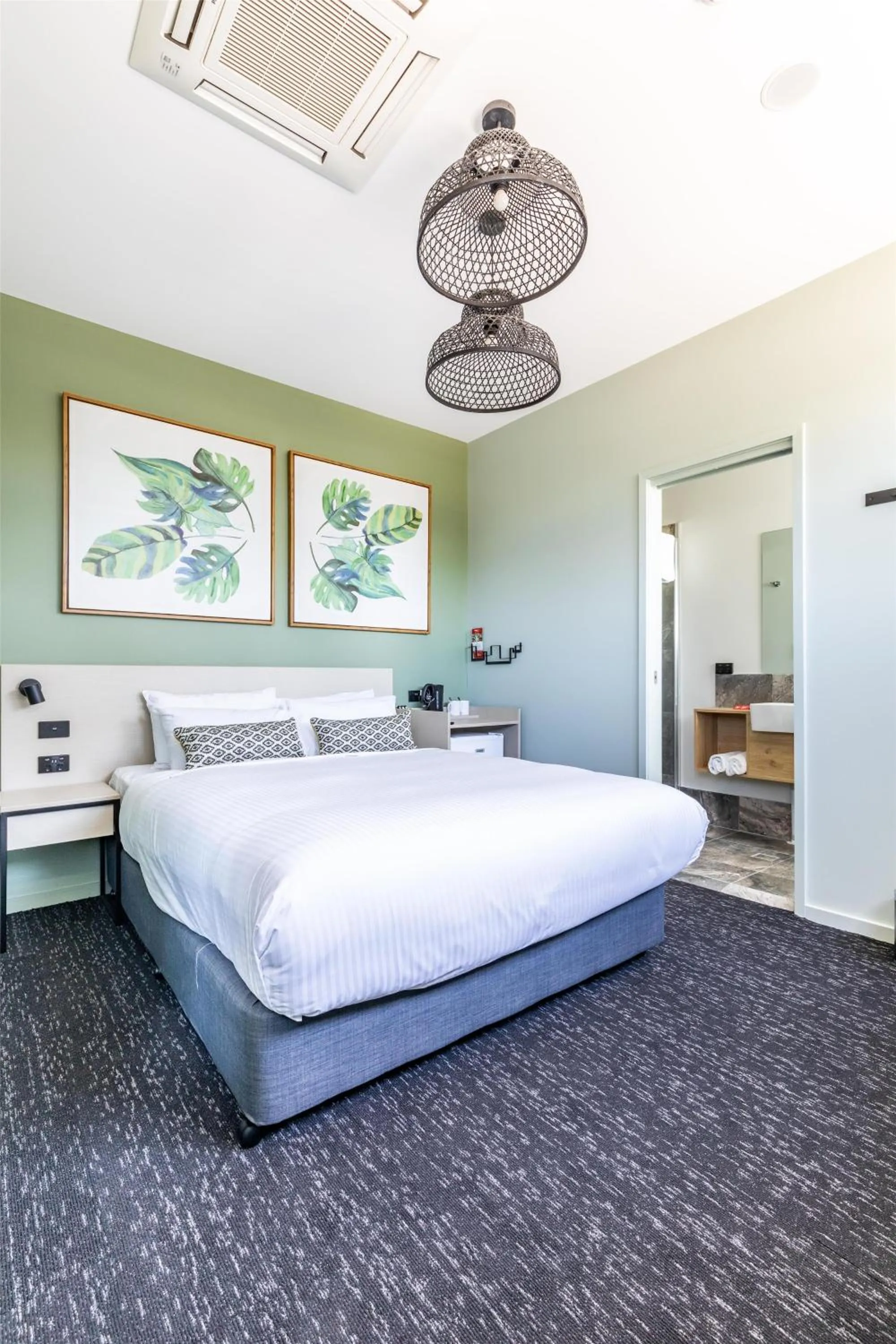 Bedroom, Bed in Nightcap at Commercial Hotel