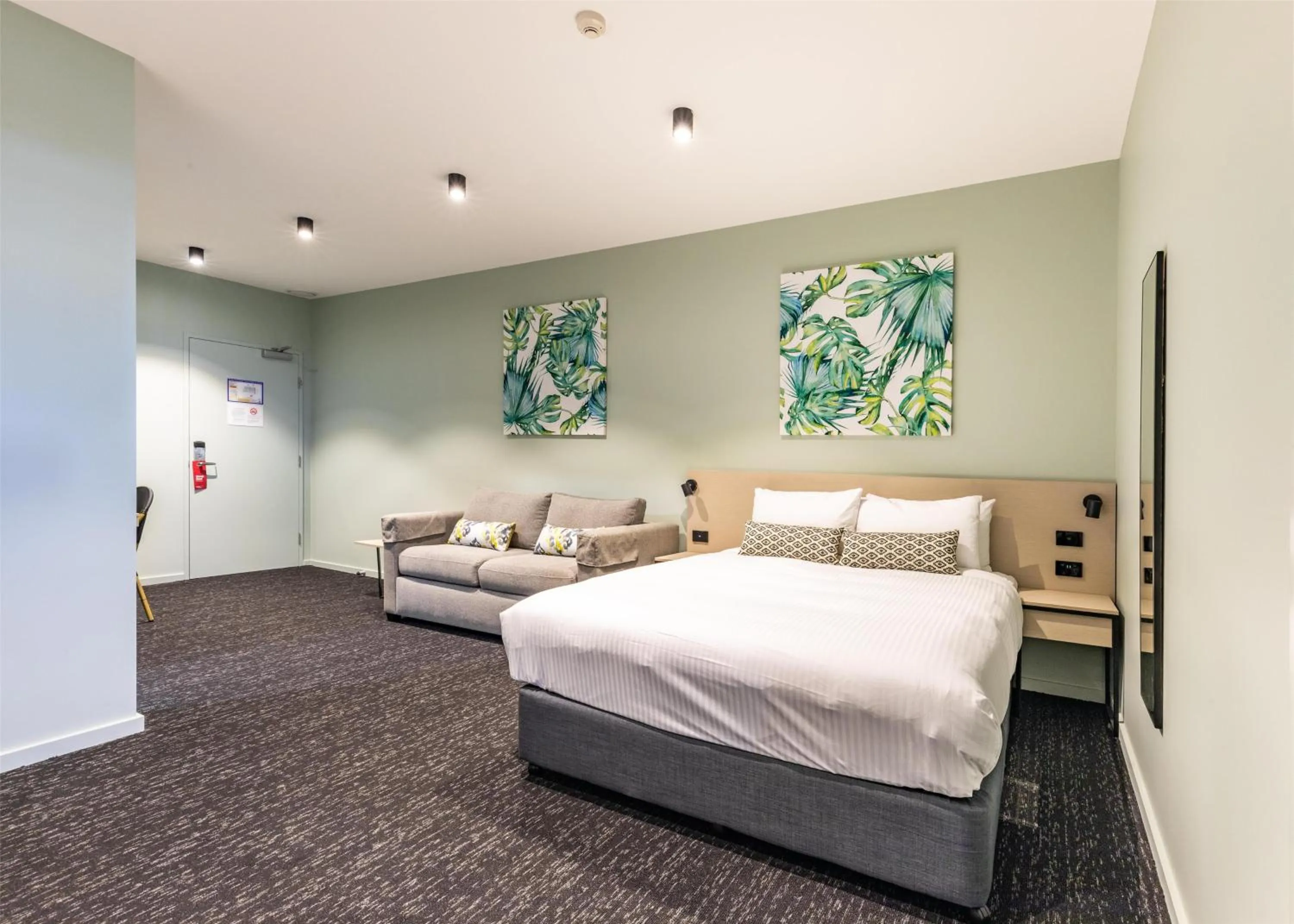 Bedroom, Bed in Nightcap at Commercial Hotel