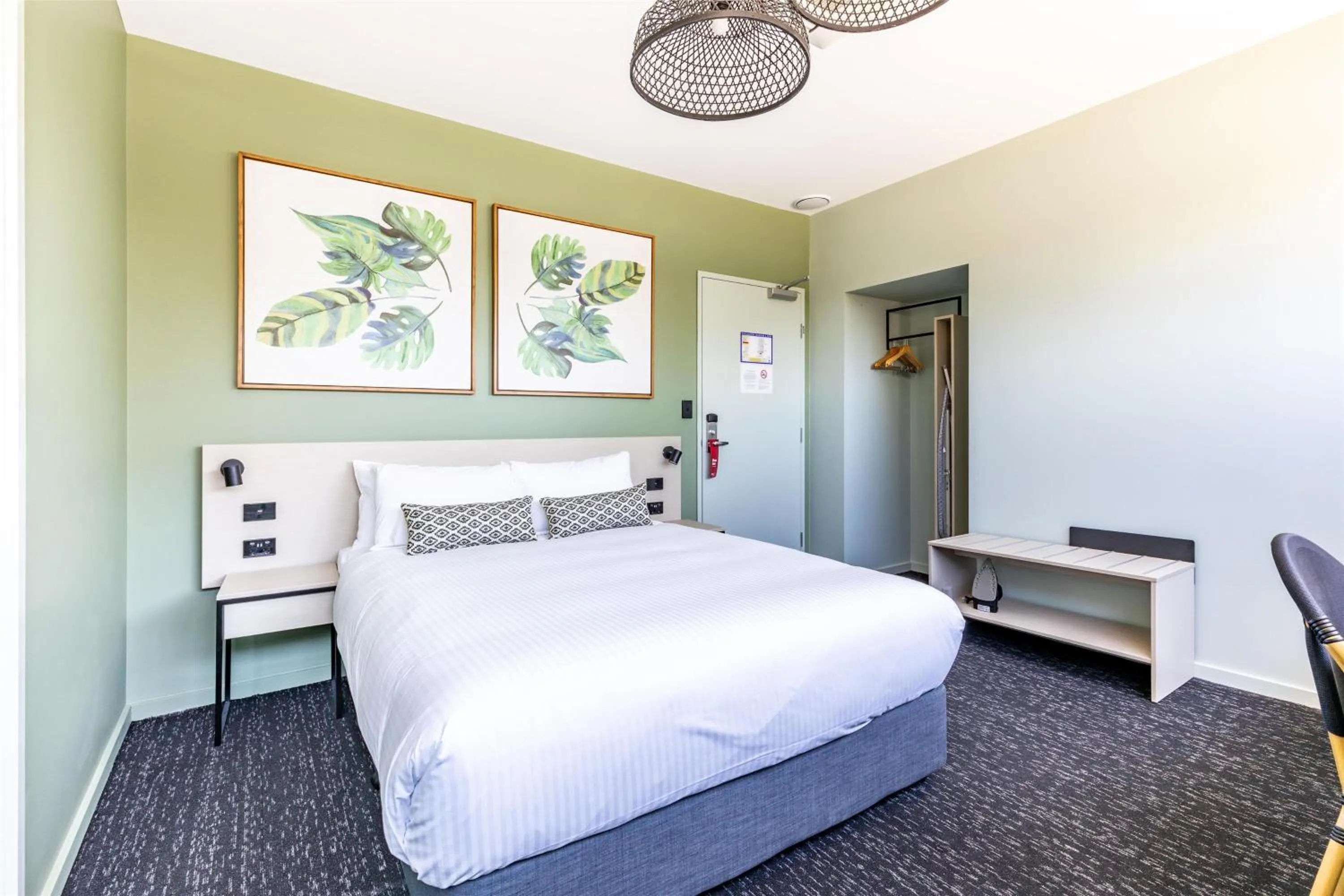 Bedroom, Bed in Nightcap at Commercial Hotel