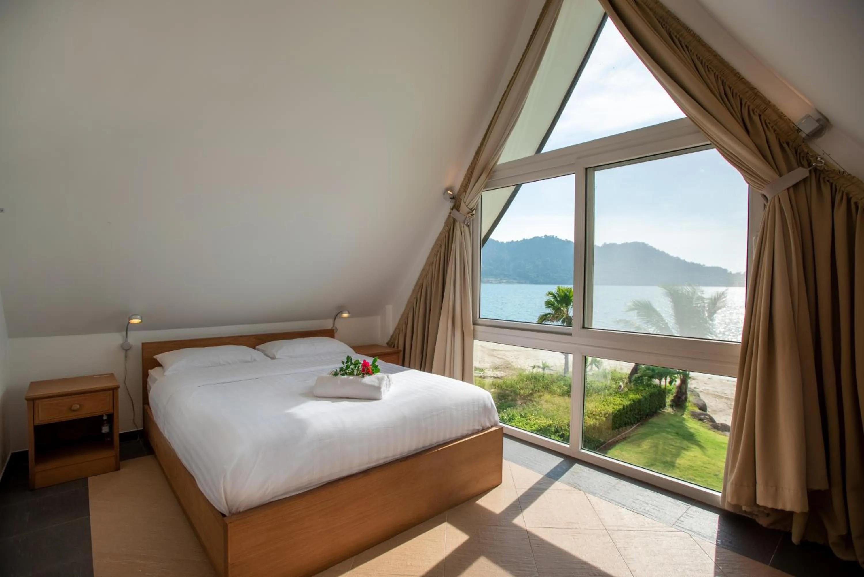 Bed in Utalay Koh Chang Villas