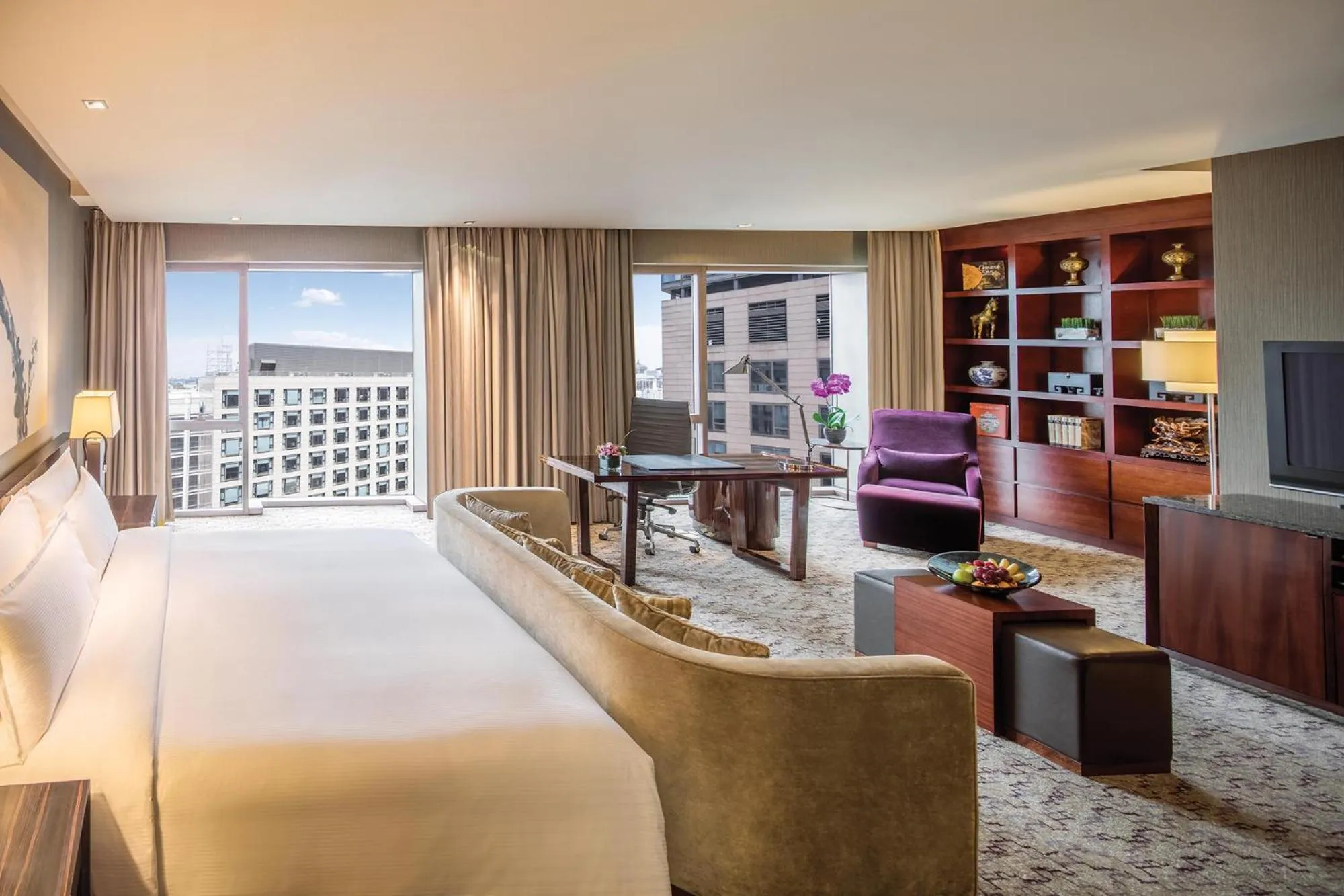 Photo of the whole room, Bed in Regent Beijing