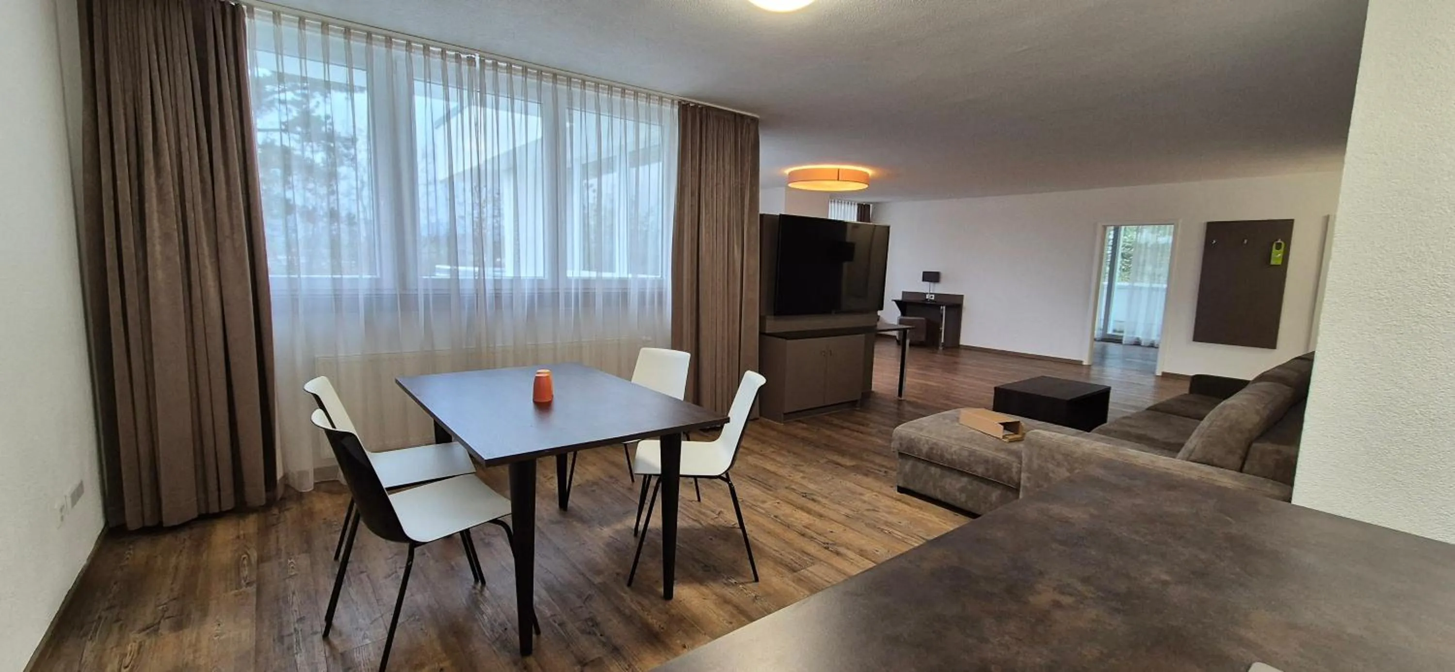 Kitchen or kitchenette in Melvi Hotel Göppingen