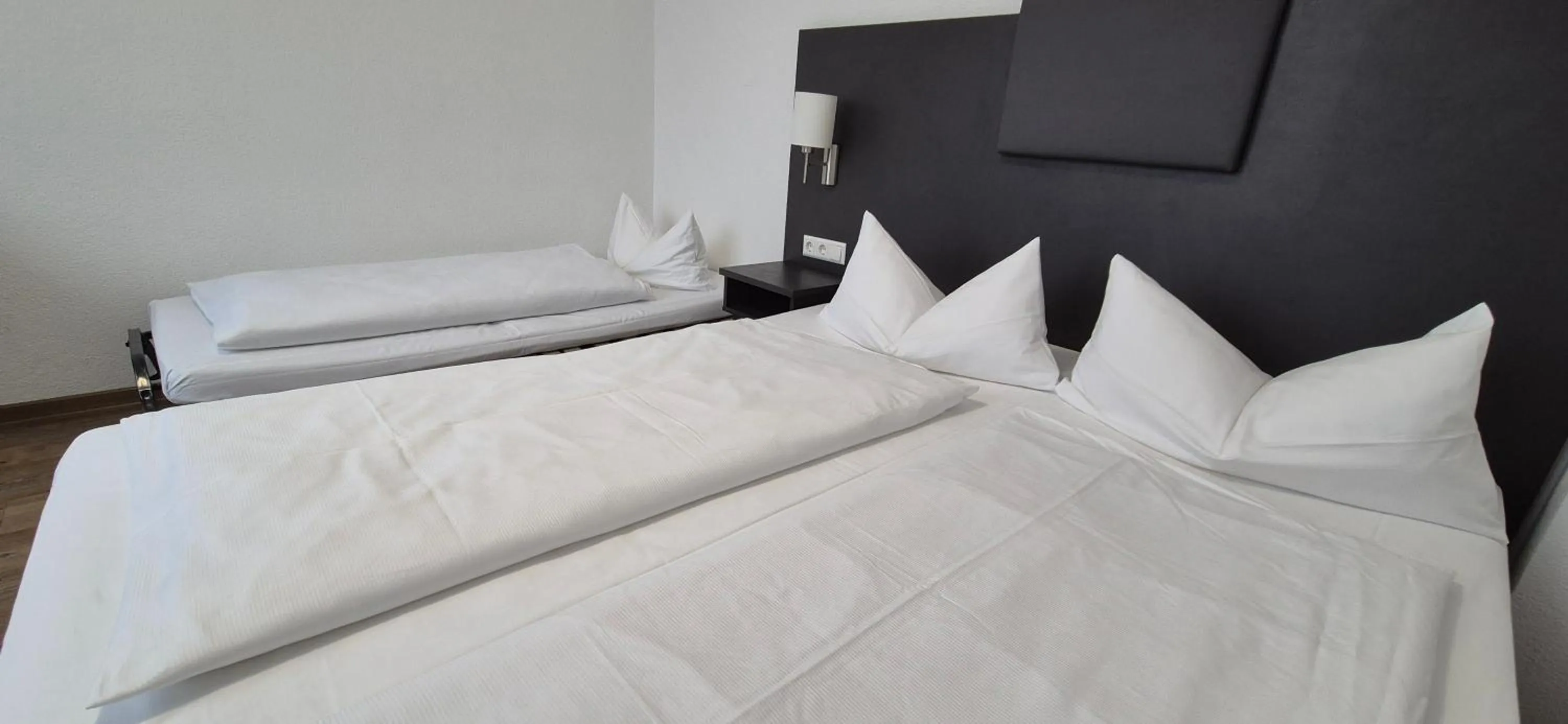 Photo of the whole room, Bed in Melvi Hotel Göppingen