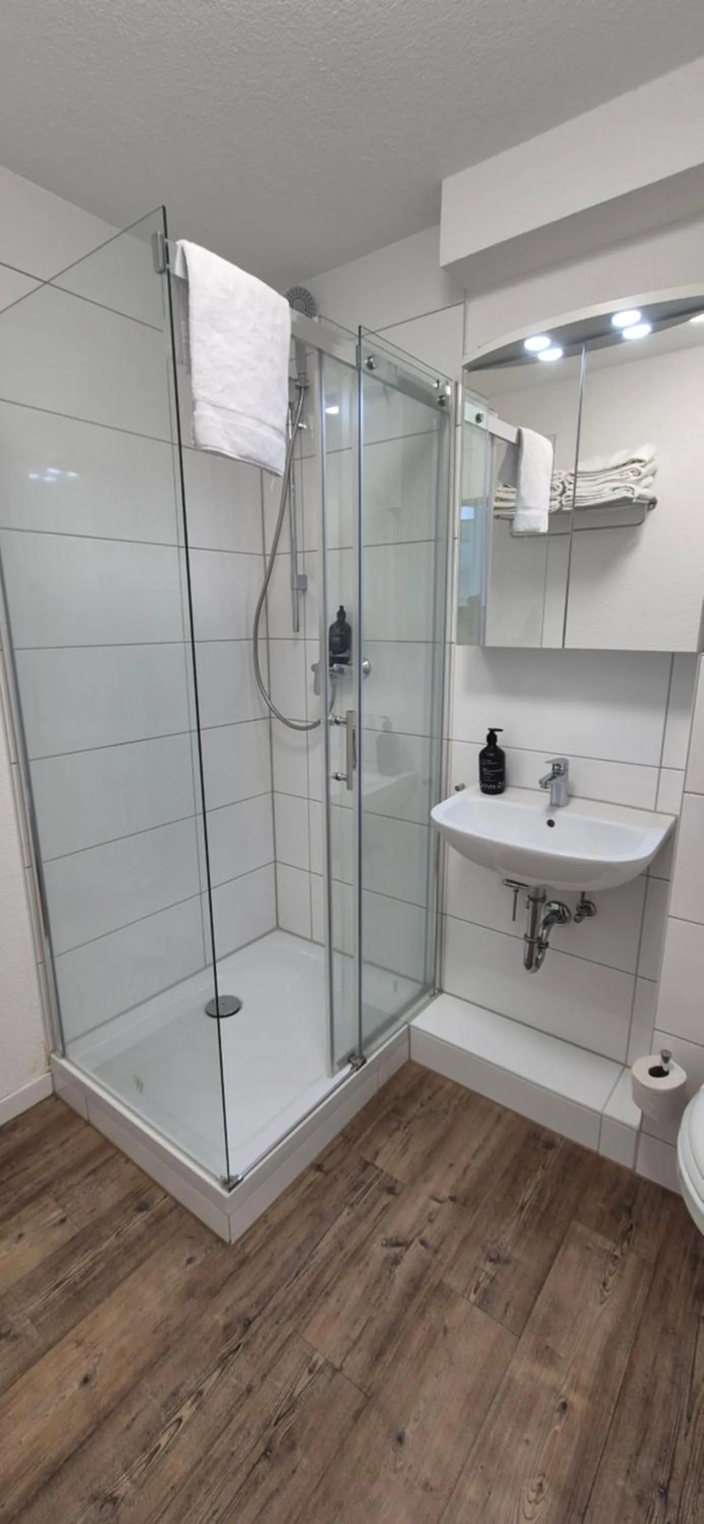 Shower in Melvi Hotel Göppingen