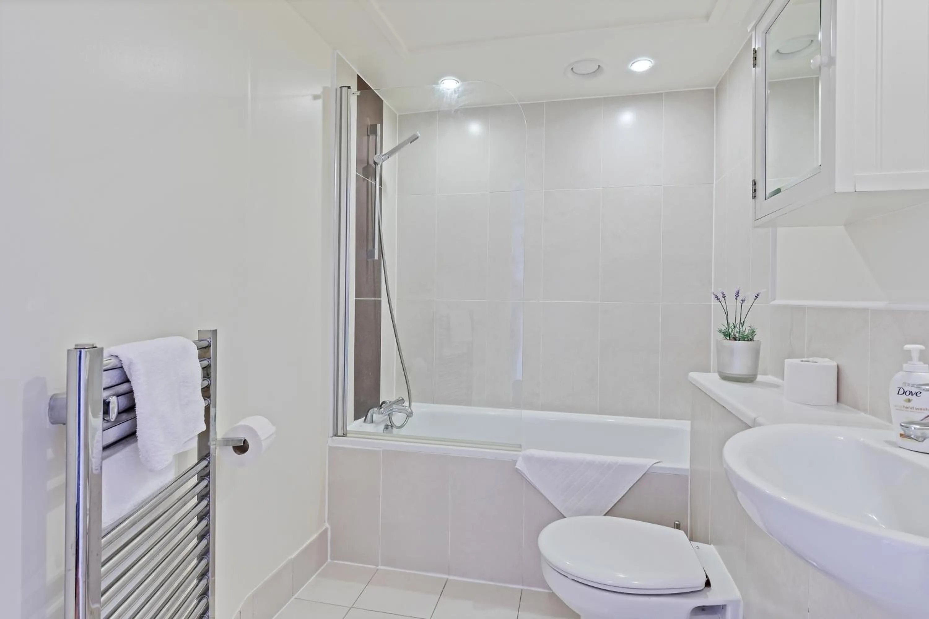 Shower in Panoramic Pad with Free Parking - By My Getaways