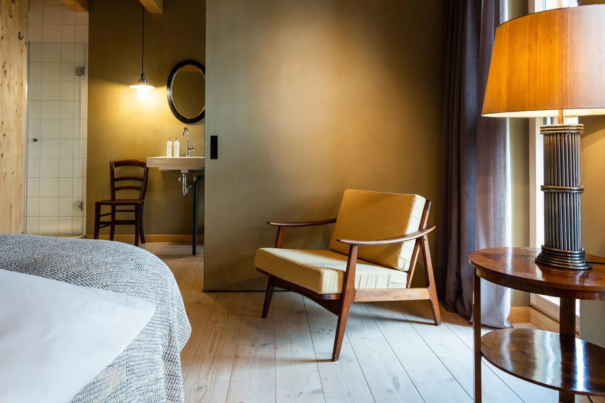 Photo of the whole room, Bed in Gut Sonnenhausen