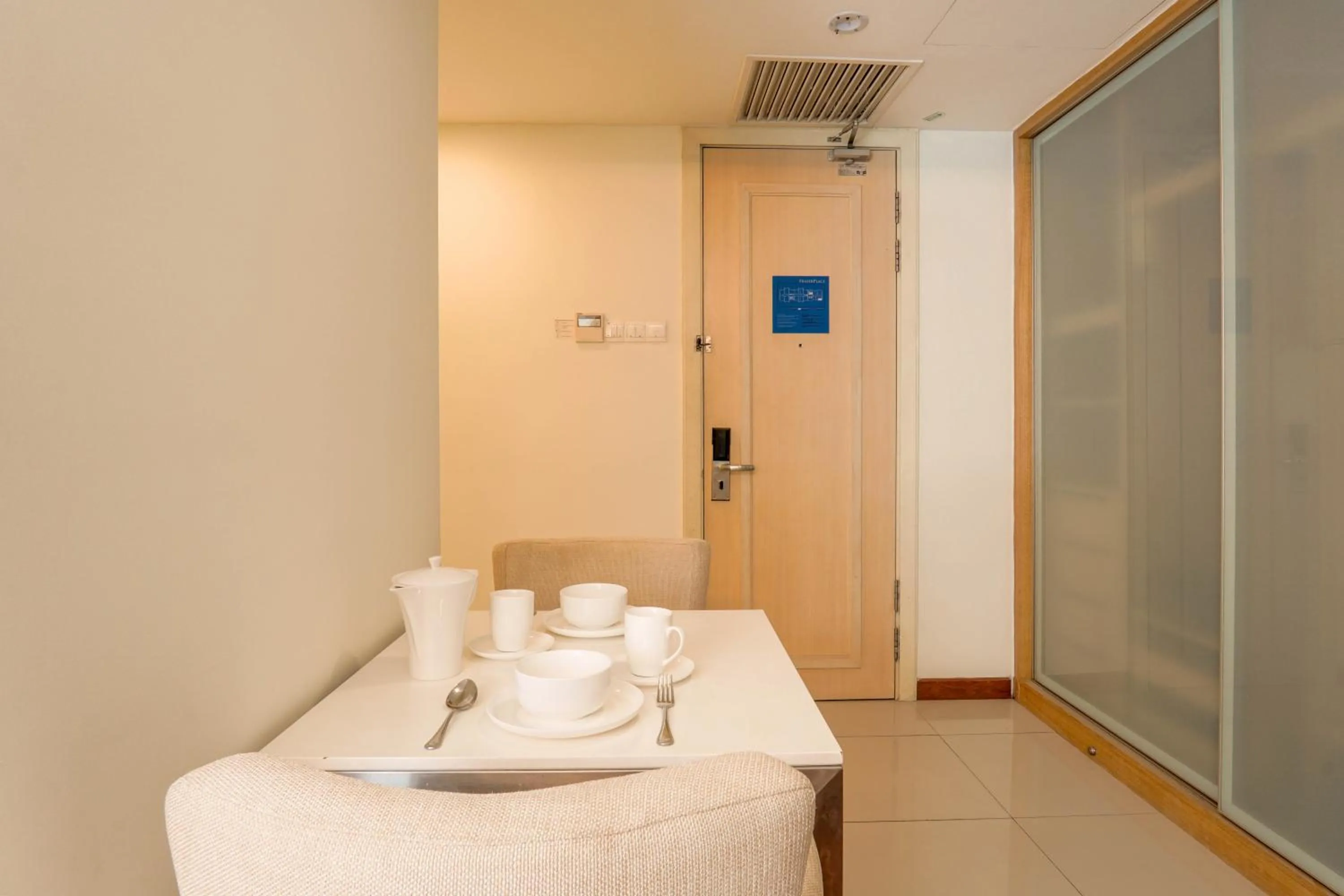 Dining area in Lot 163 at Cormar Suites by Airhost