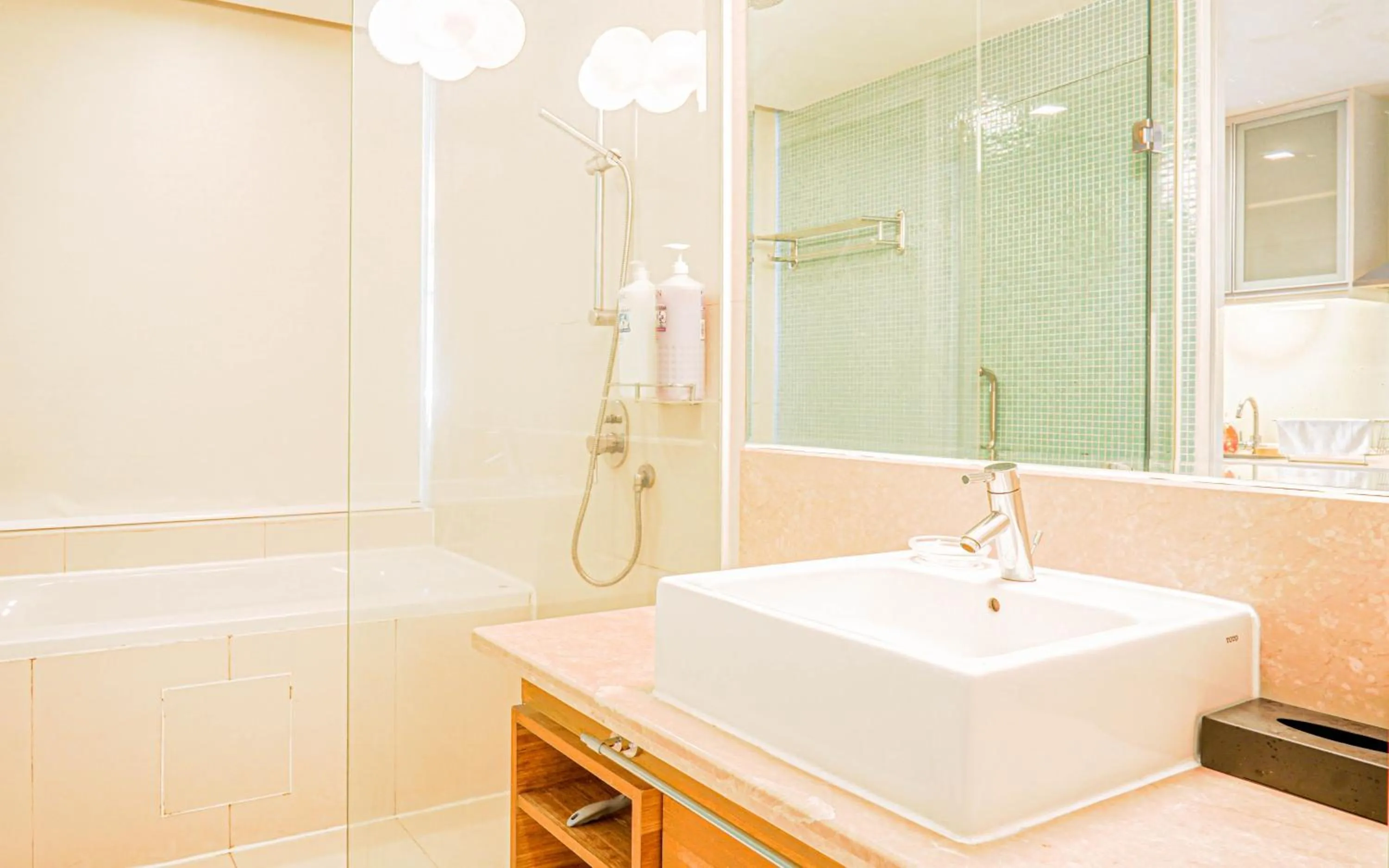 Shower in Lot 163 at Cormar Suites by Airhost