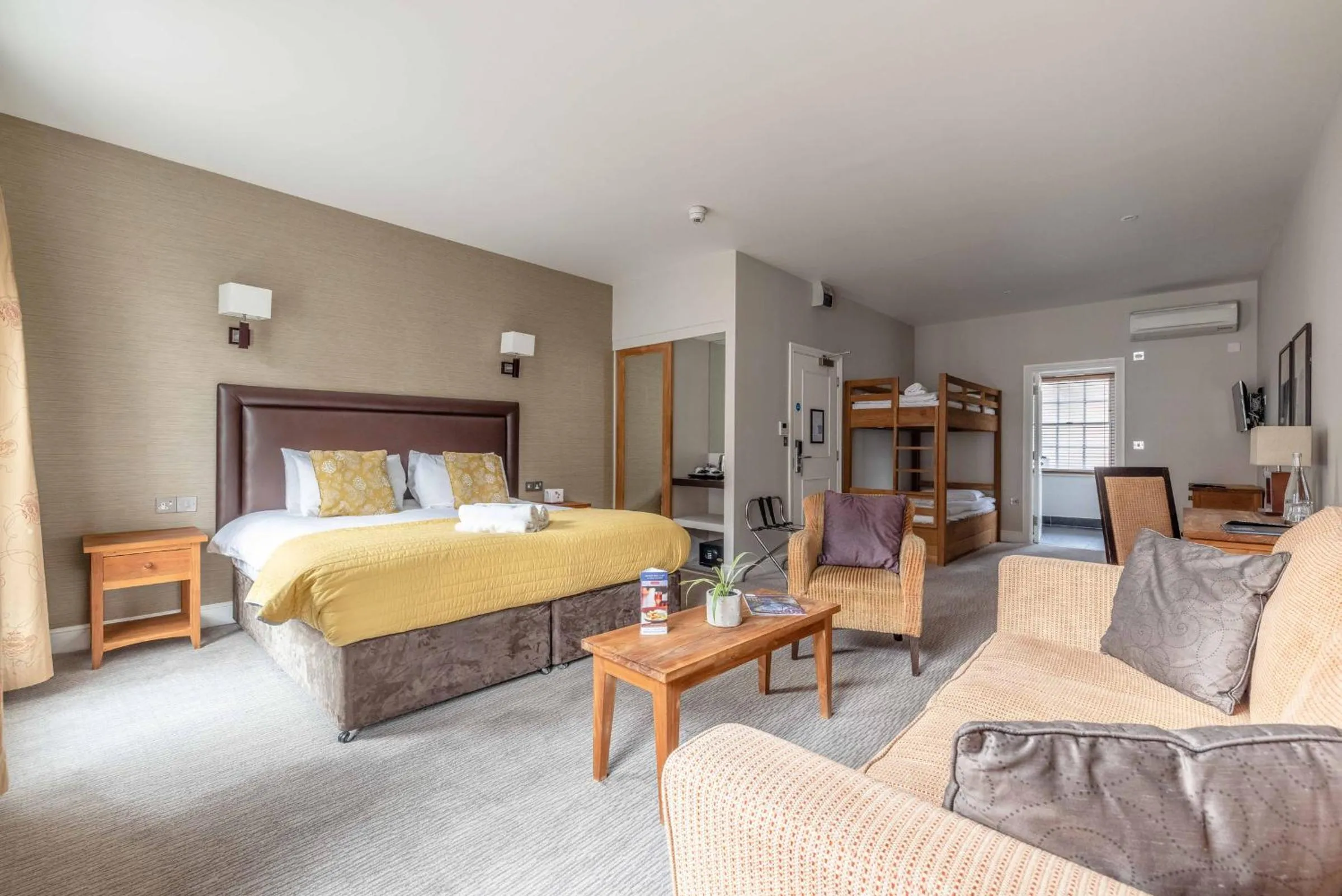 Family Room with Private Bathroom in Goswell House Hotel central Windsor