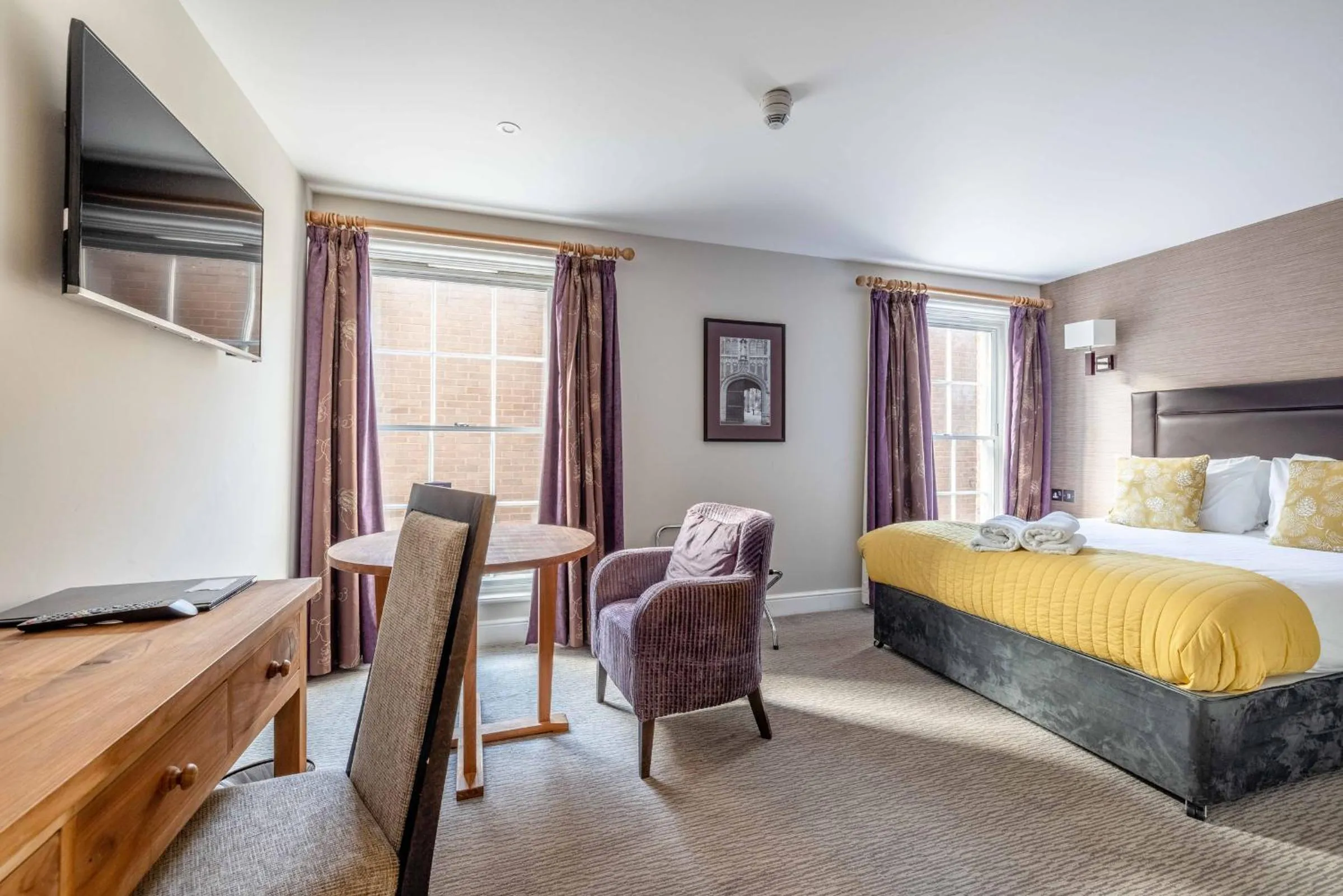 Photo of the whole room, Bed in Goswell House Hotel central Windsor