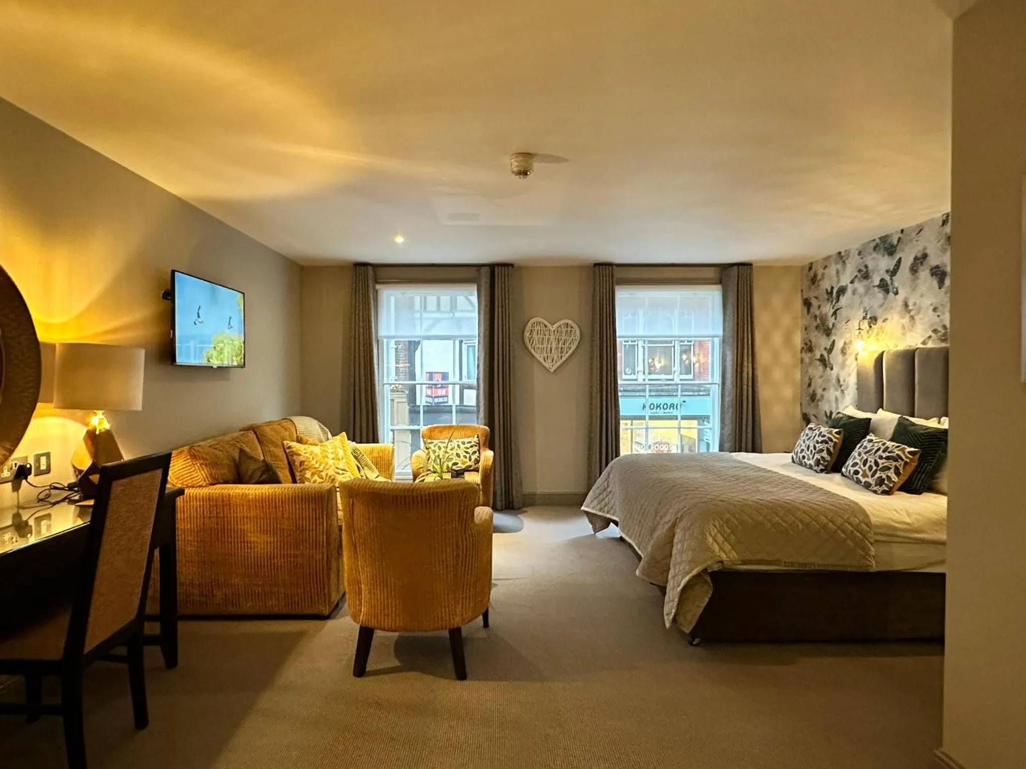 Bed in Goswell House Hotel central Windsor