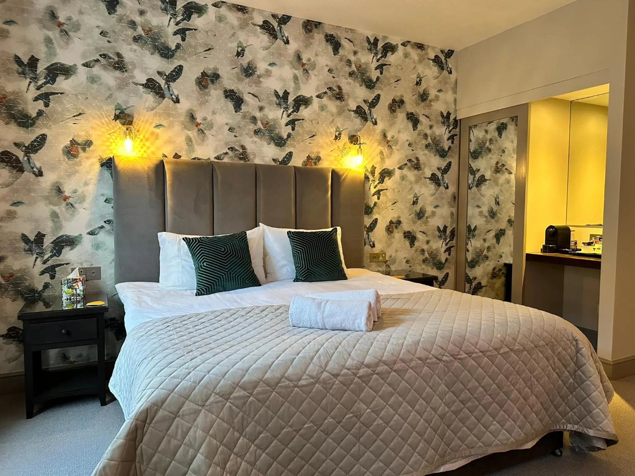 Bed in Goswell House Hotel central Windsor