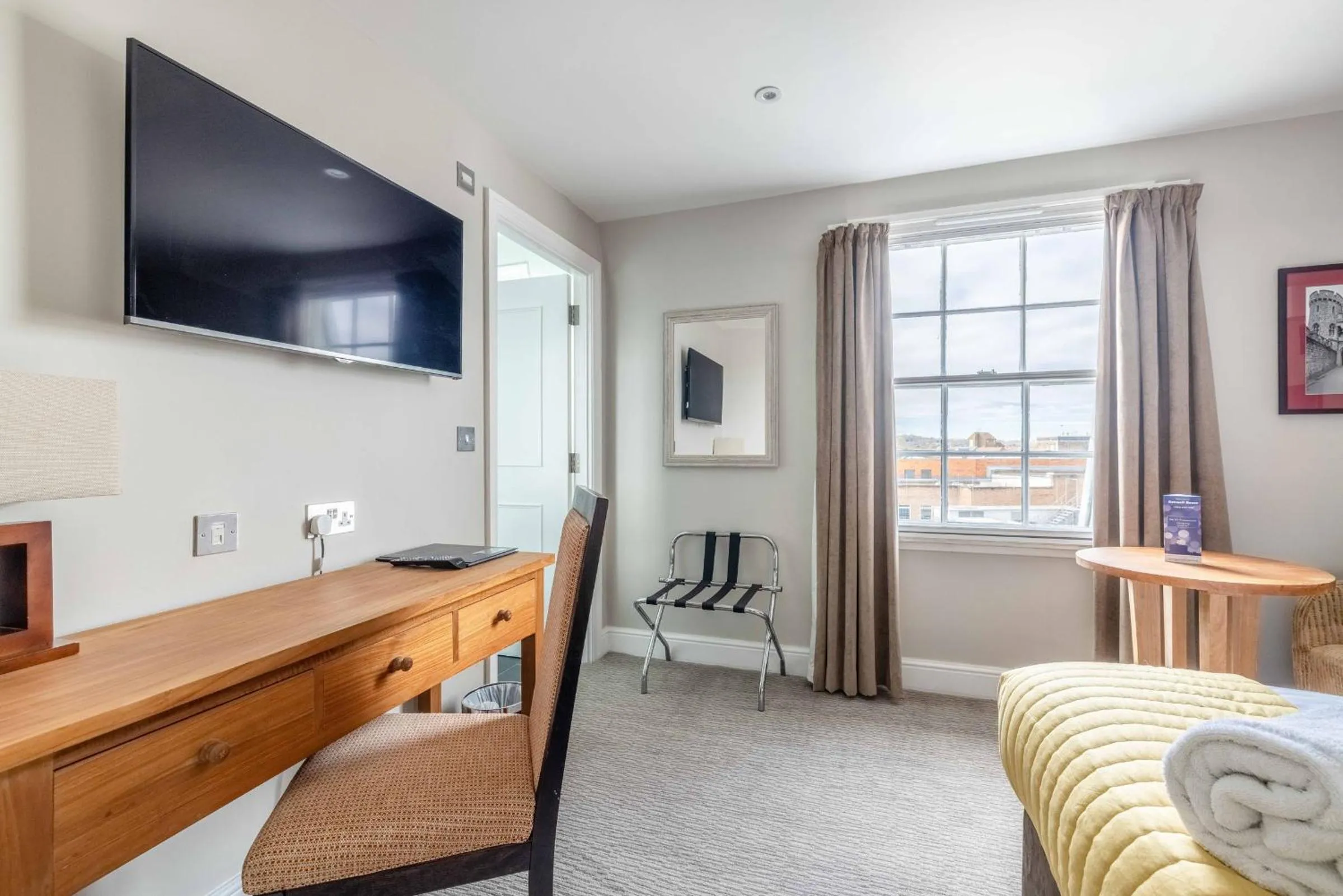 TV and multimedia in Goswell House Hotel central Windsor