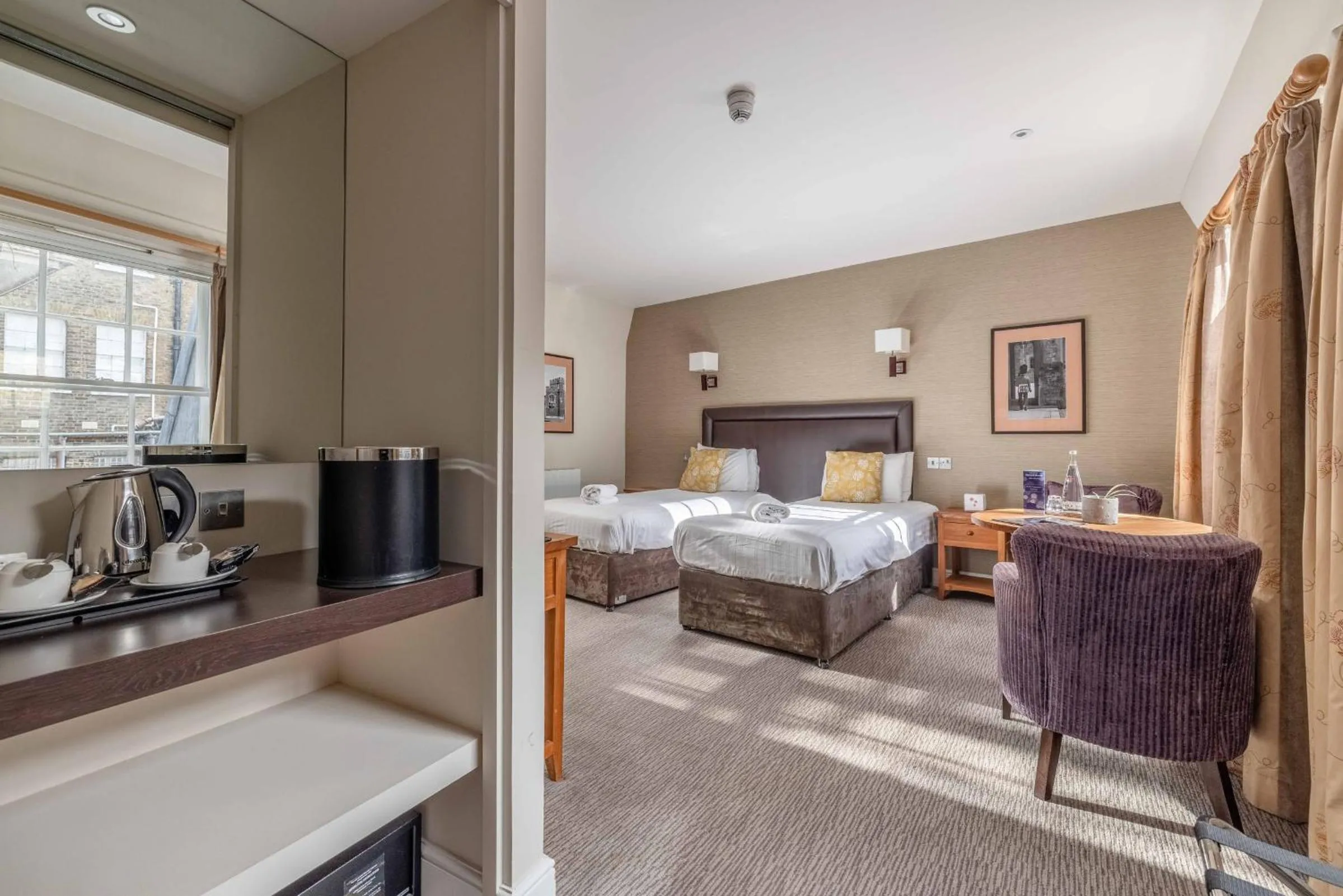 Photo of the whole room, Bed in Goswell House Hotel central Windsor