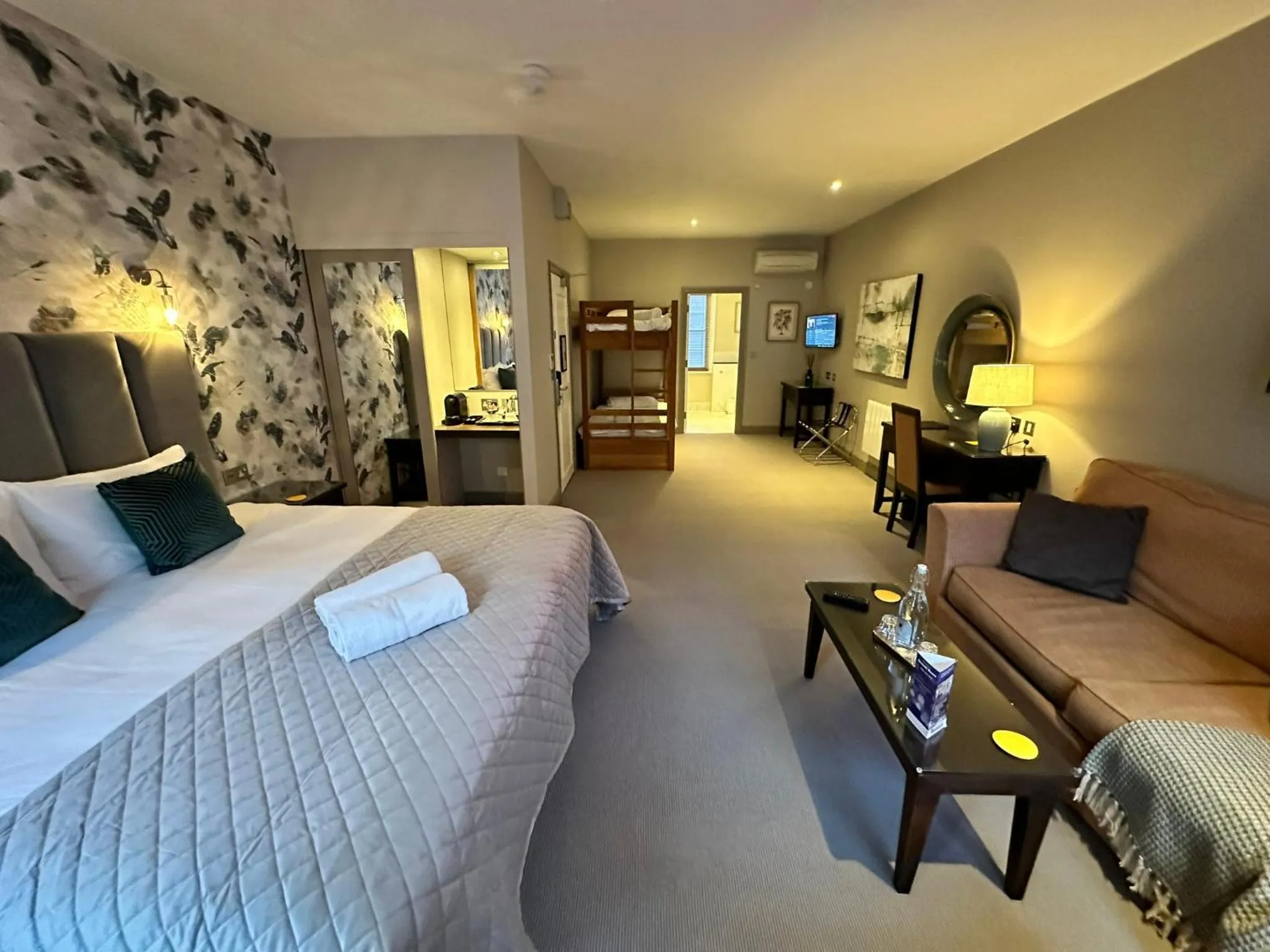 Bed in Goswell House Hotel central Windsor