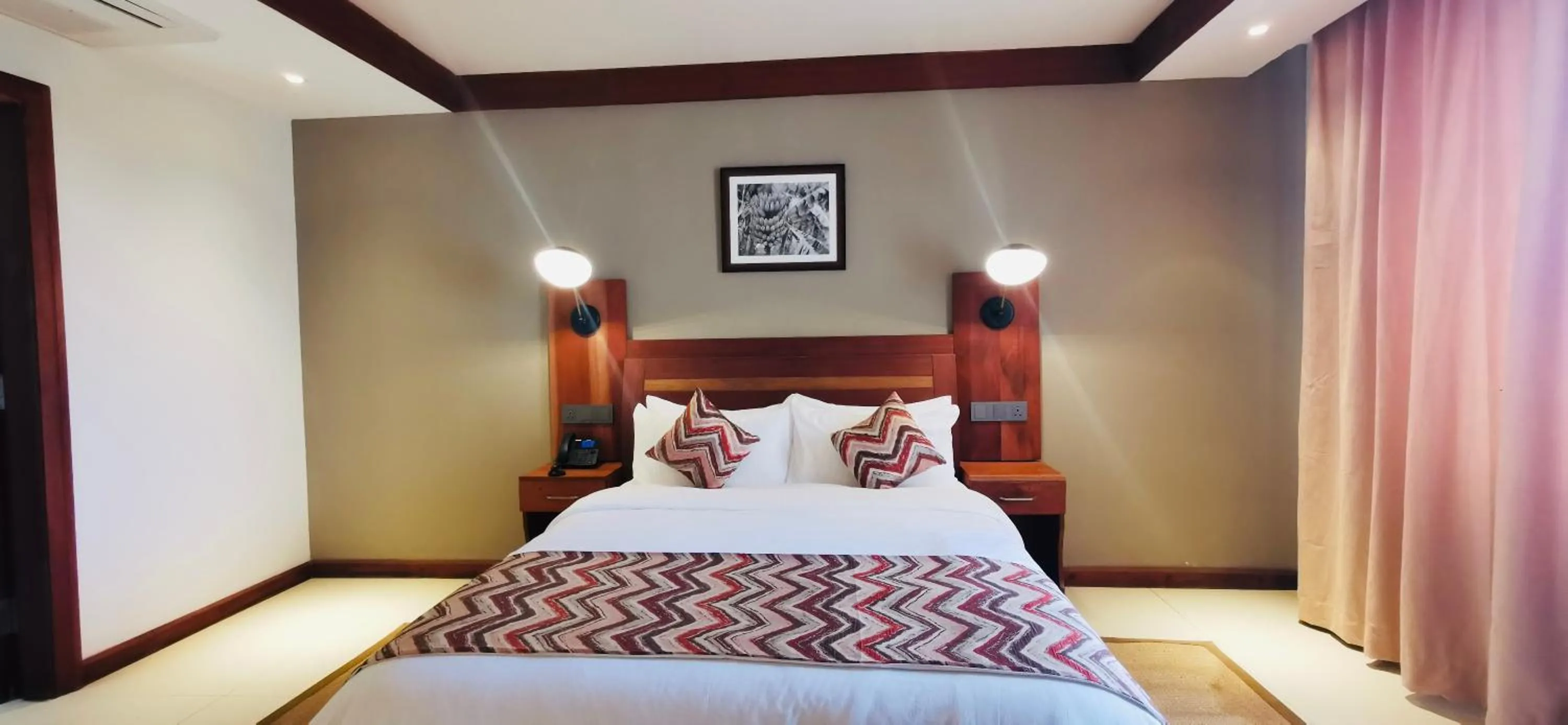 Bedroom, Bed in Kampala Nile Resort