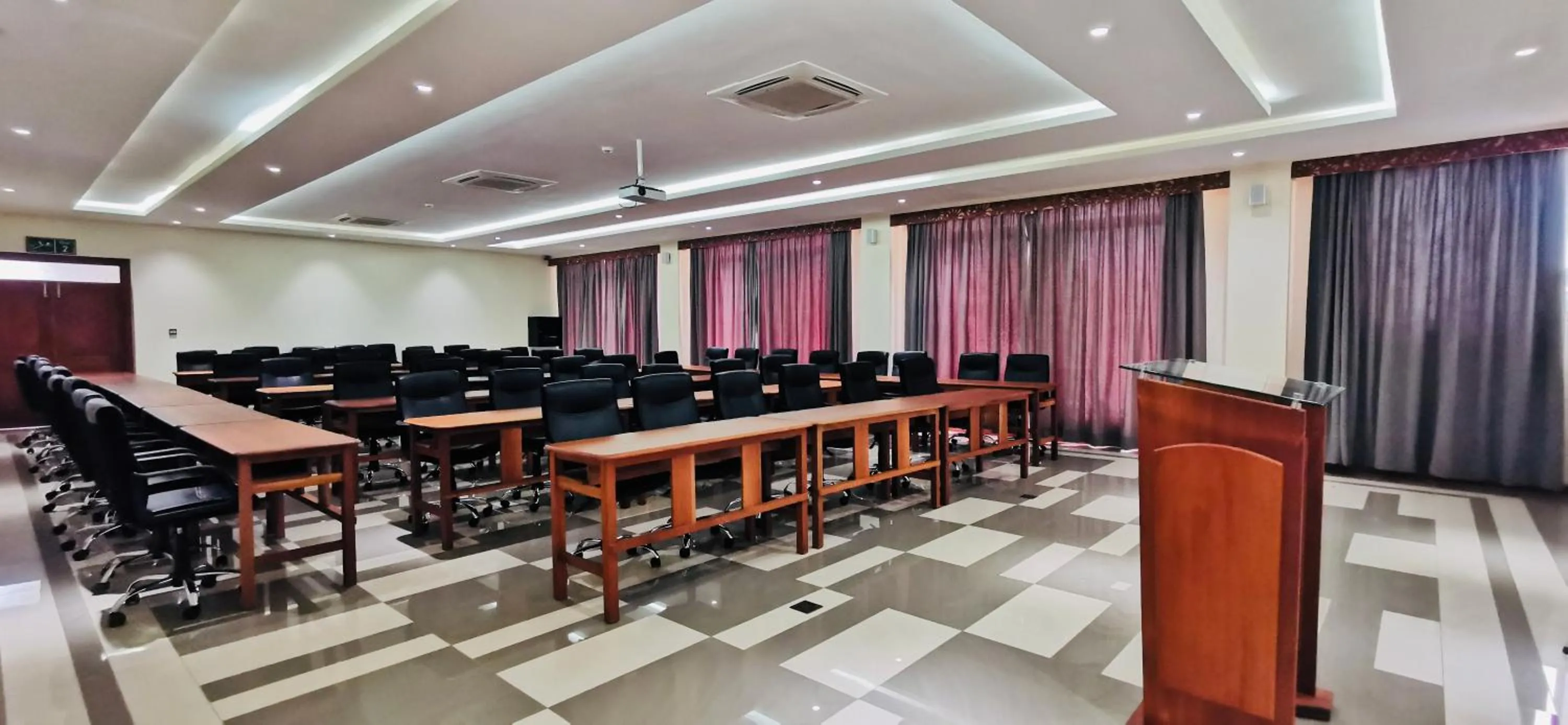 Meeting/conference room in Kampala Nile Resort