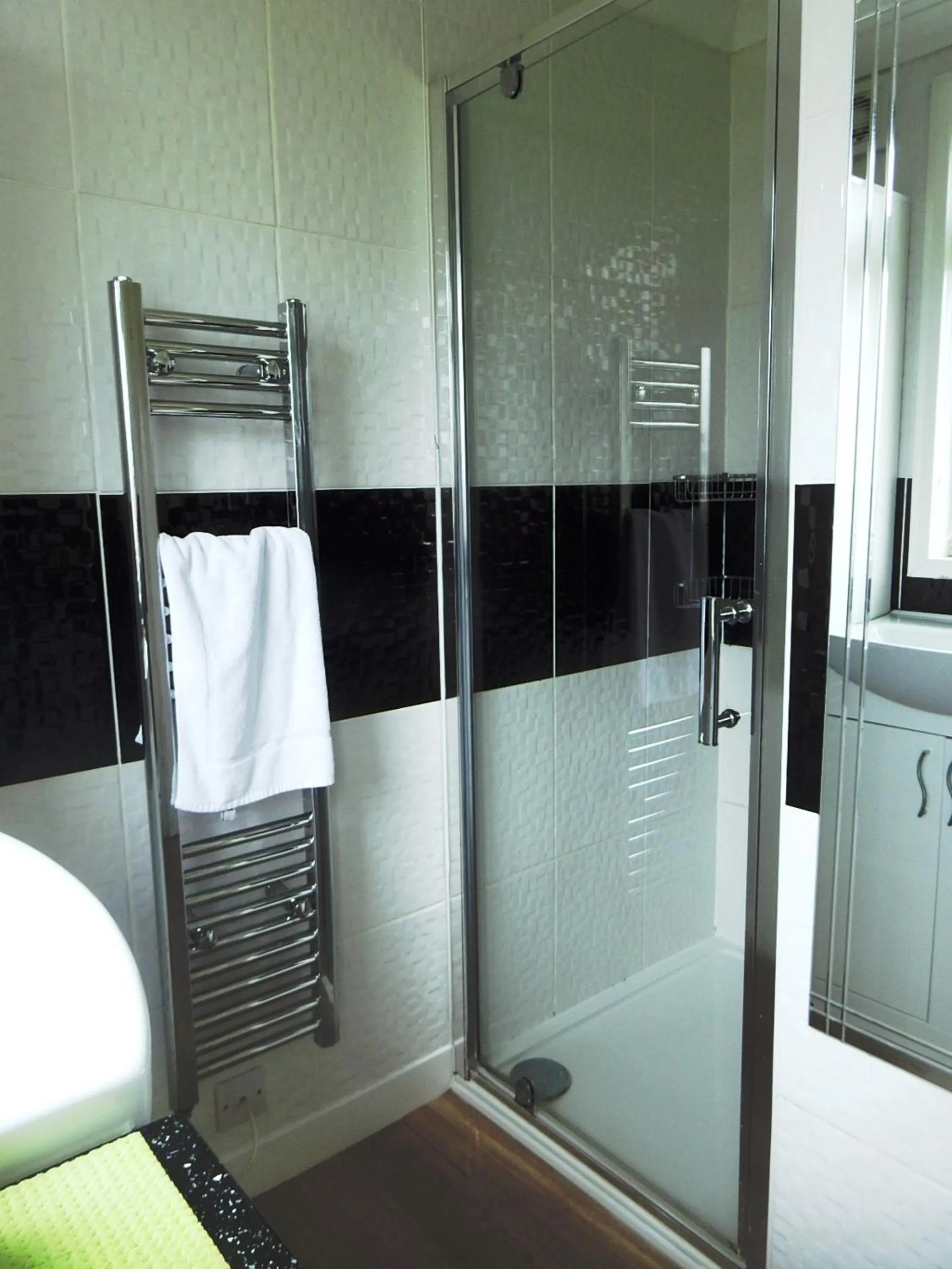 Bathroom in Sheena's Dartmouth Chalets