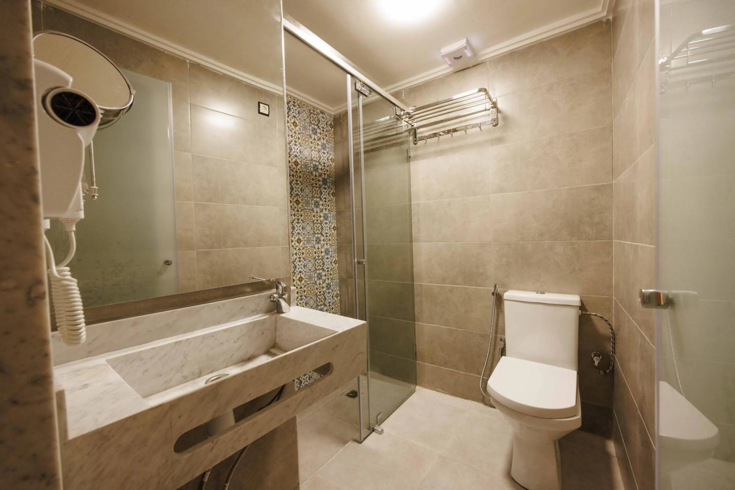 Shower in Palais Shazam & SPA