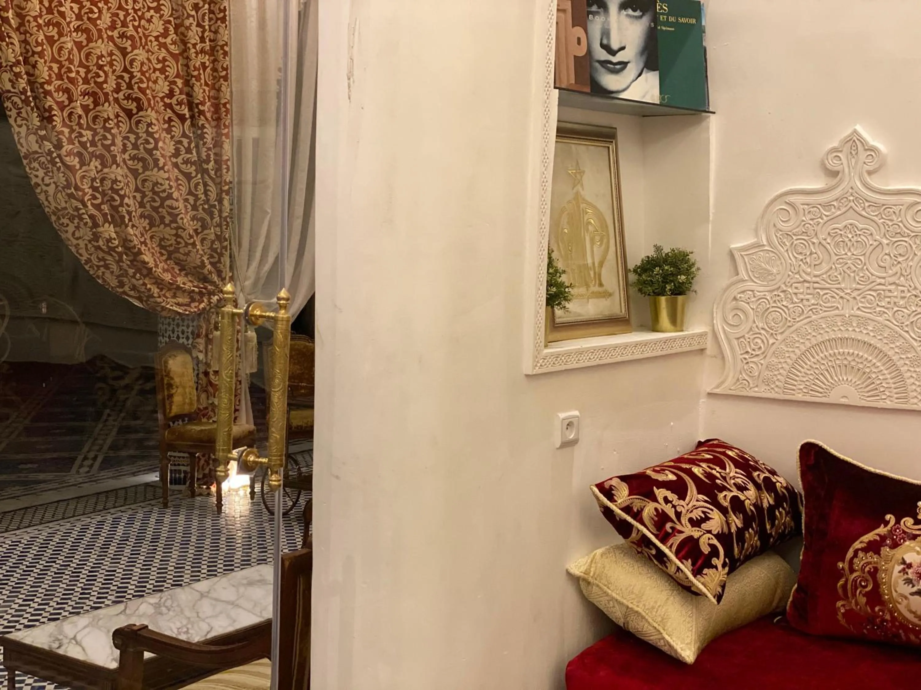 Restaurant/places to eat in Palais Shazam & SPA