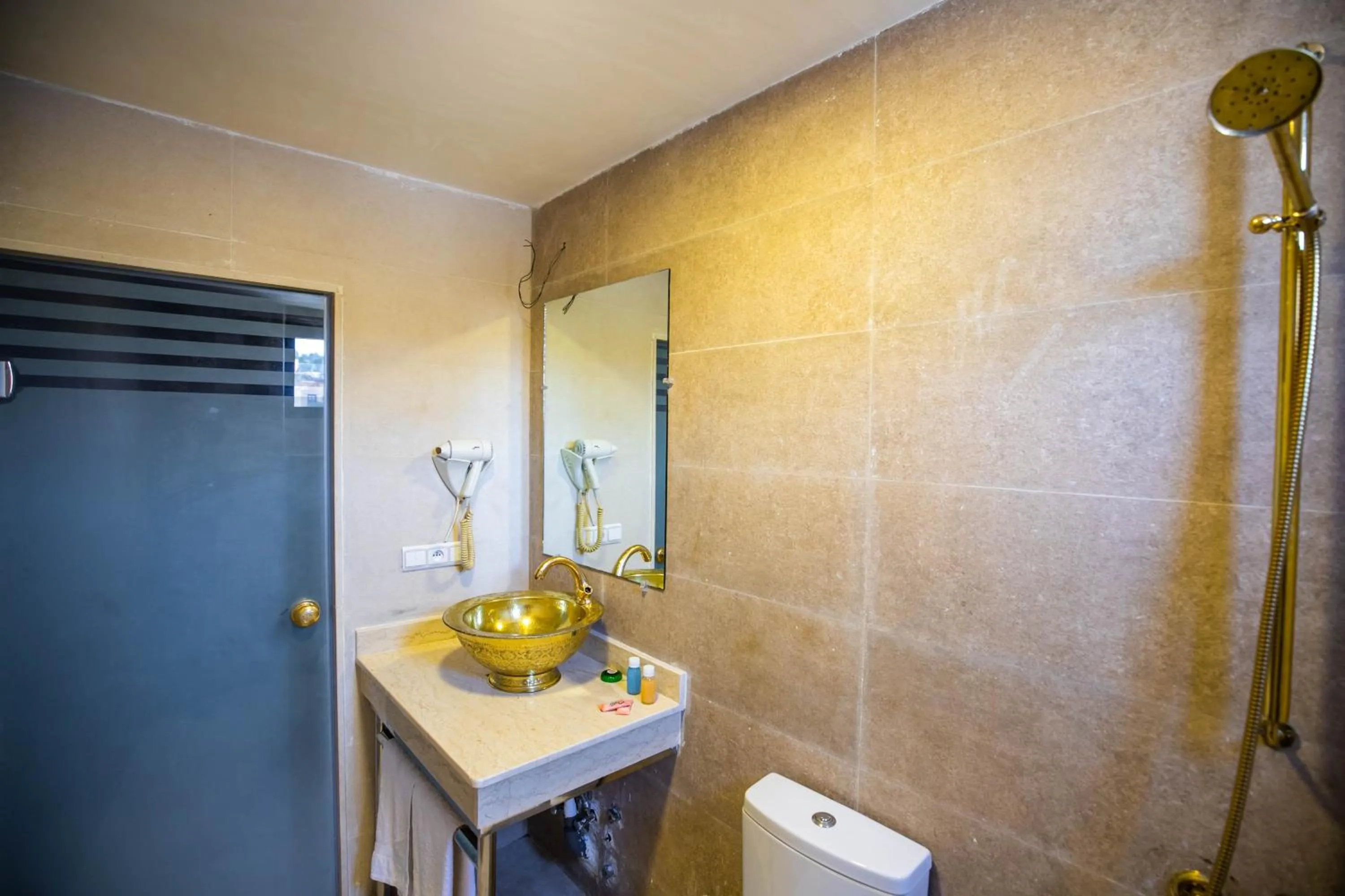 Bathroom in Palais Shazam & SPA