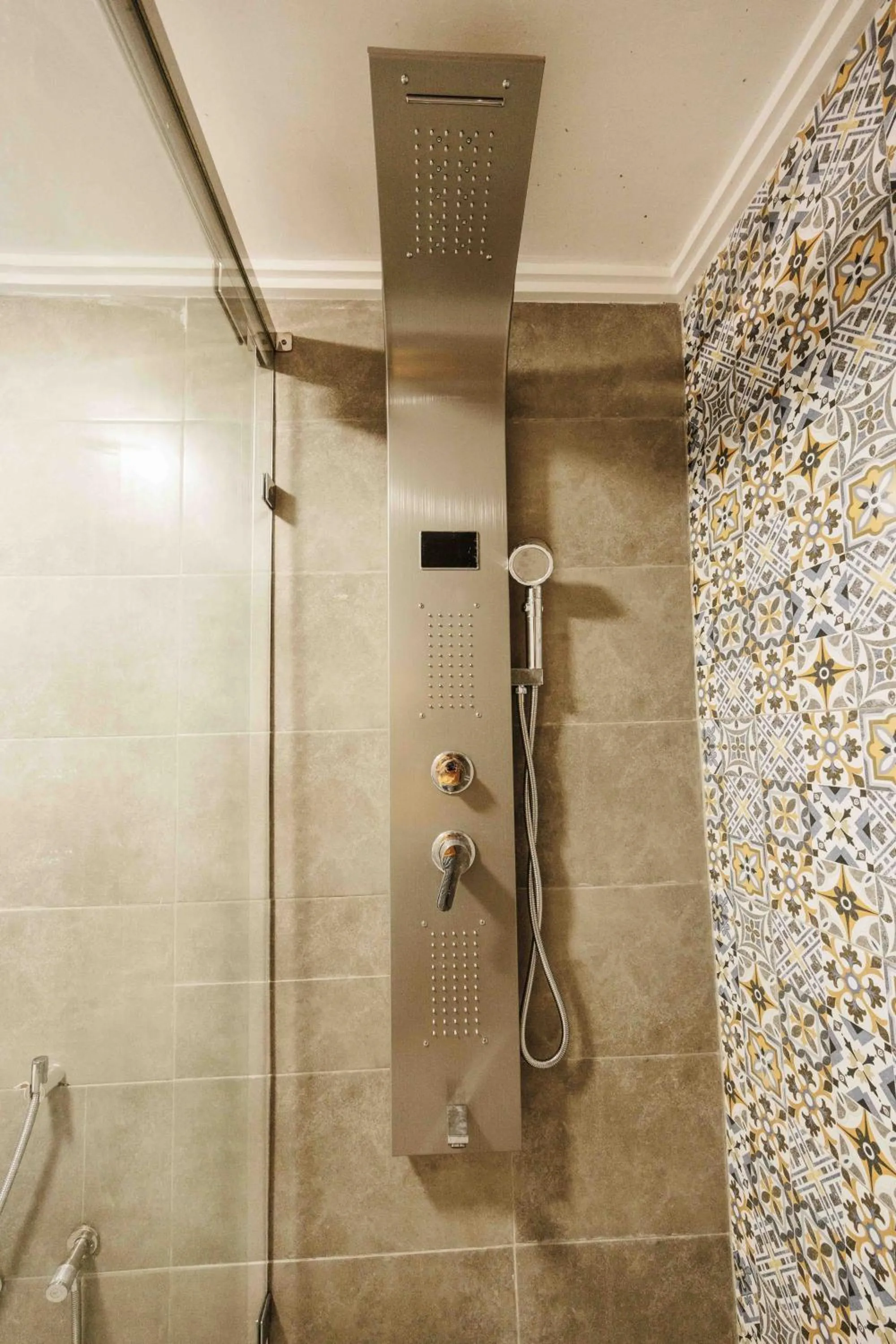 Shower in Palais Shazam & SPA